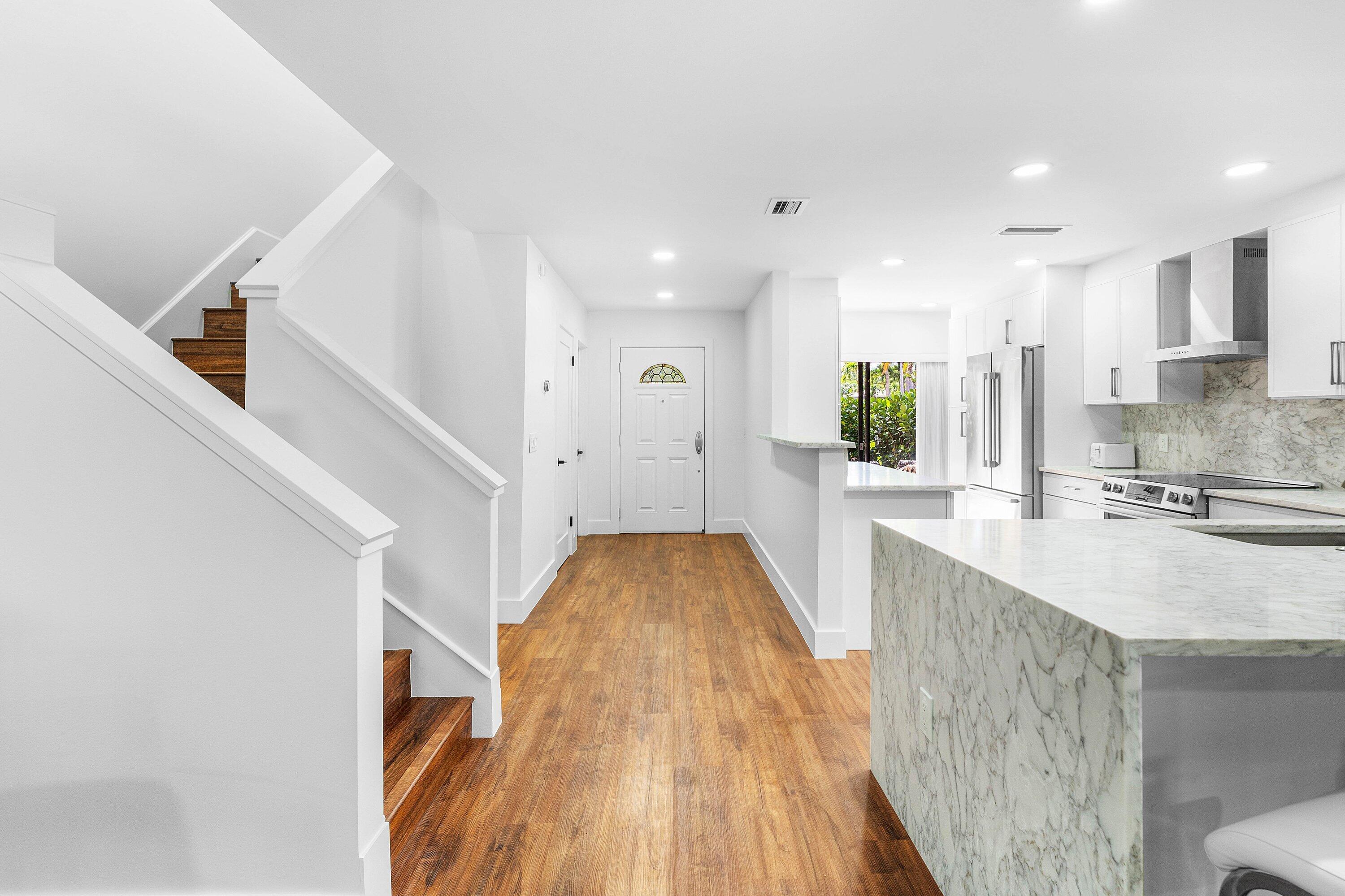 27 Stratford Ln Lane W C