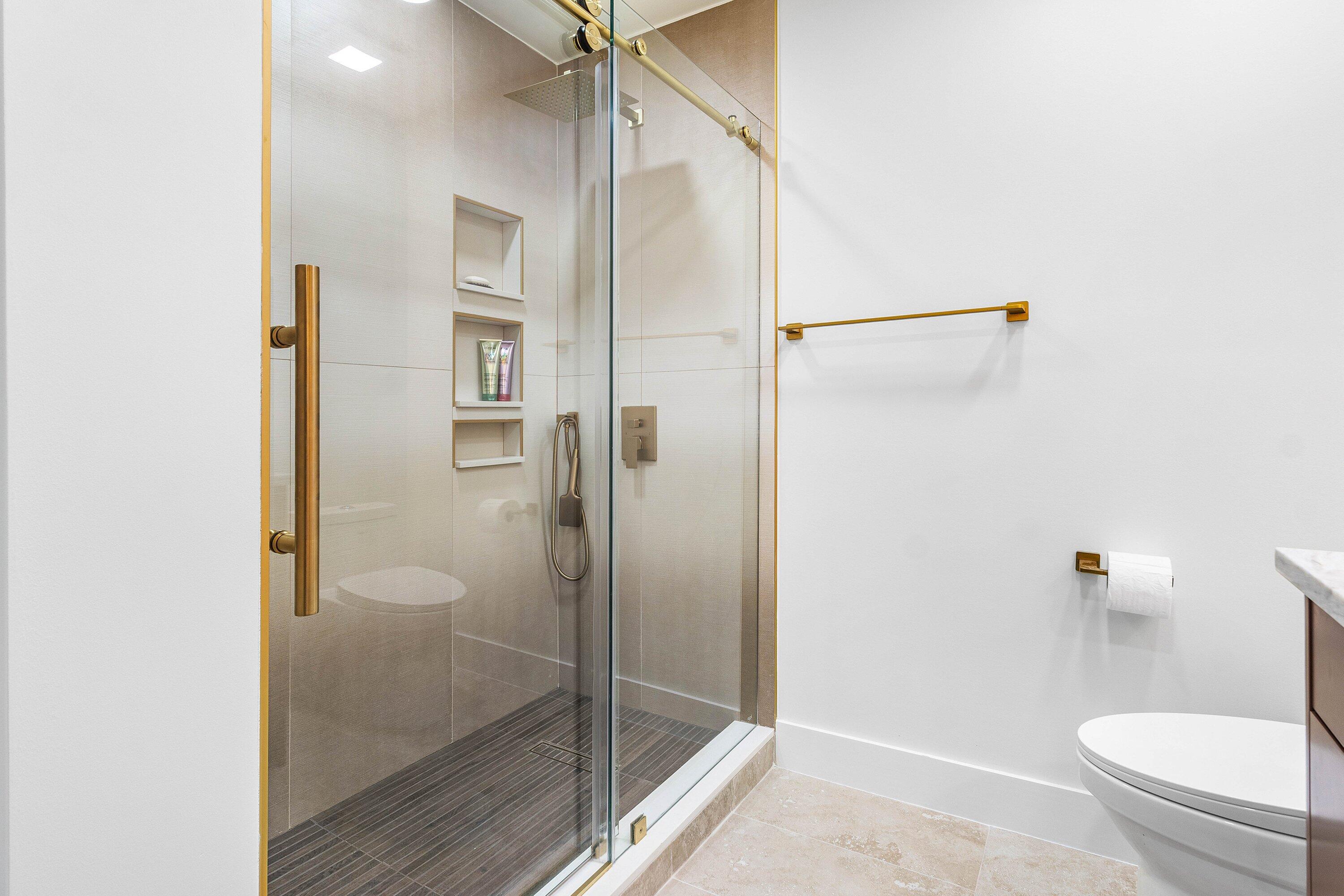 27 Stratford Ln Lane W C