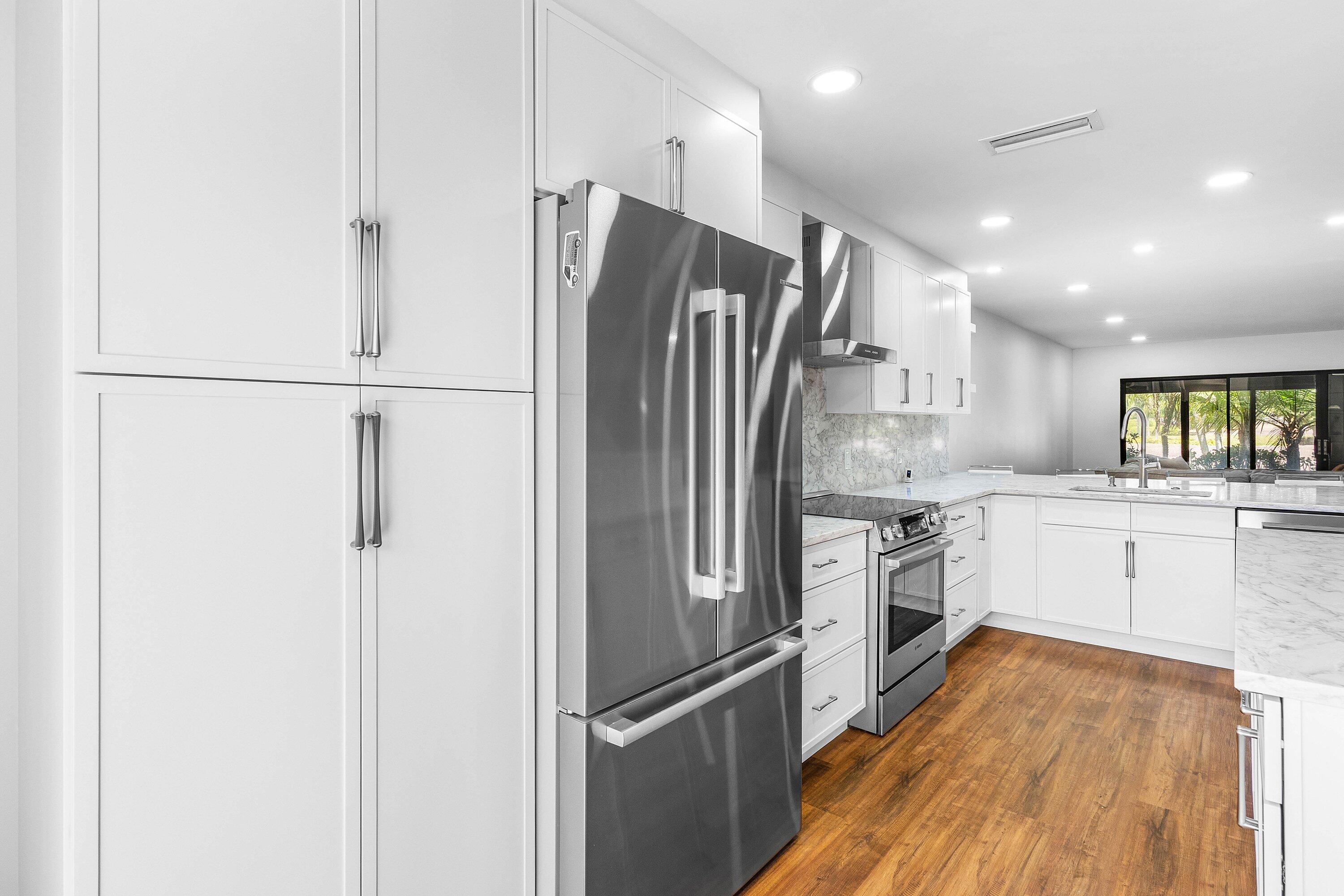 27 Stratford Ln Lane W C