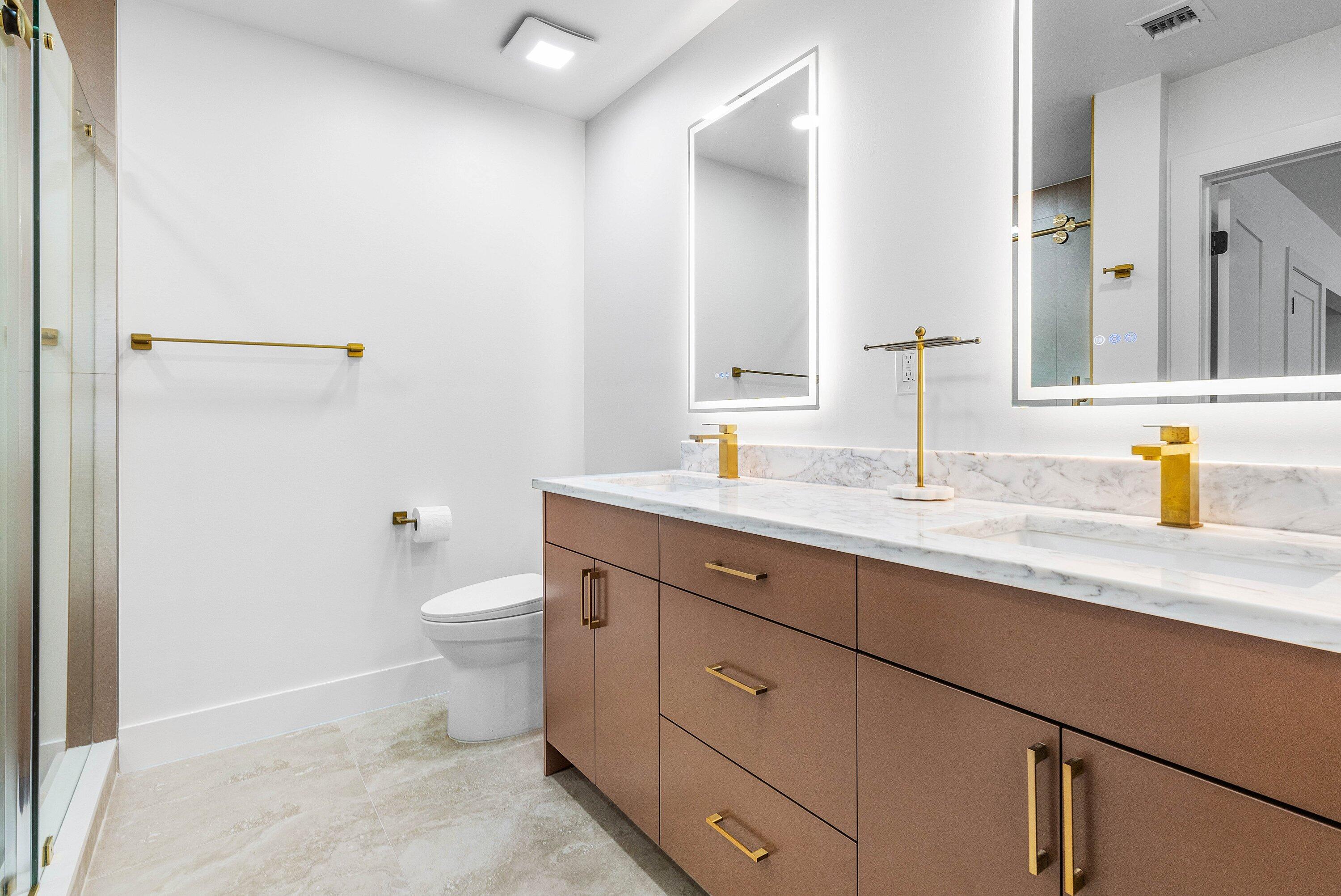 27 Stratford Ln Lane W C