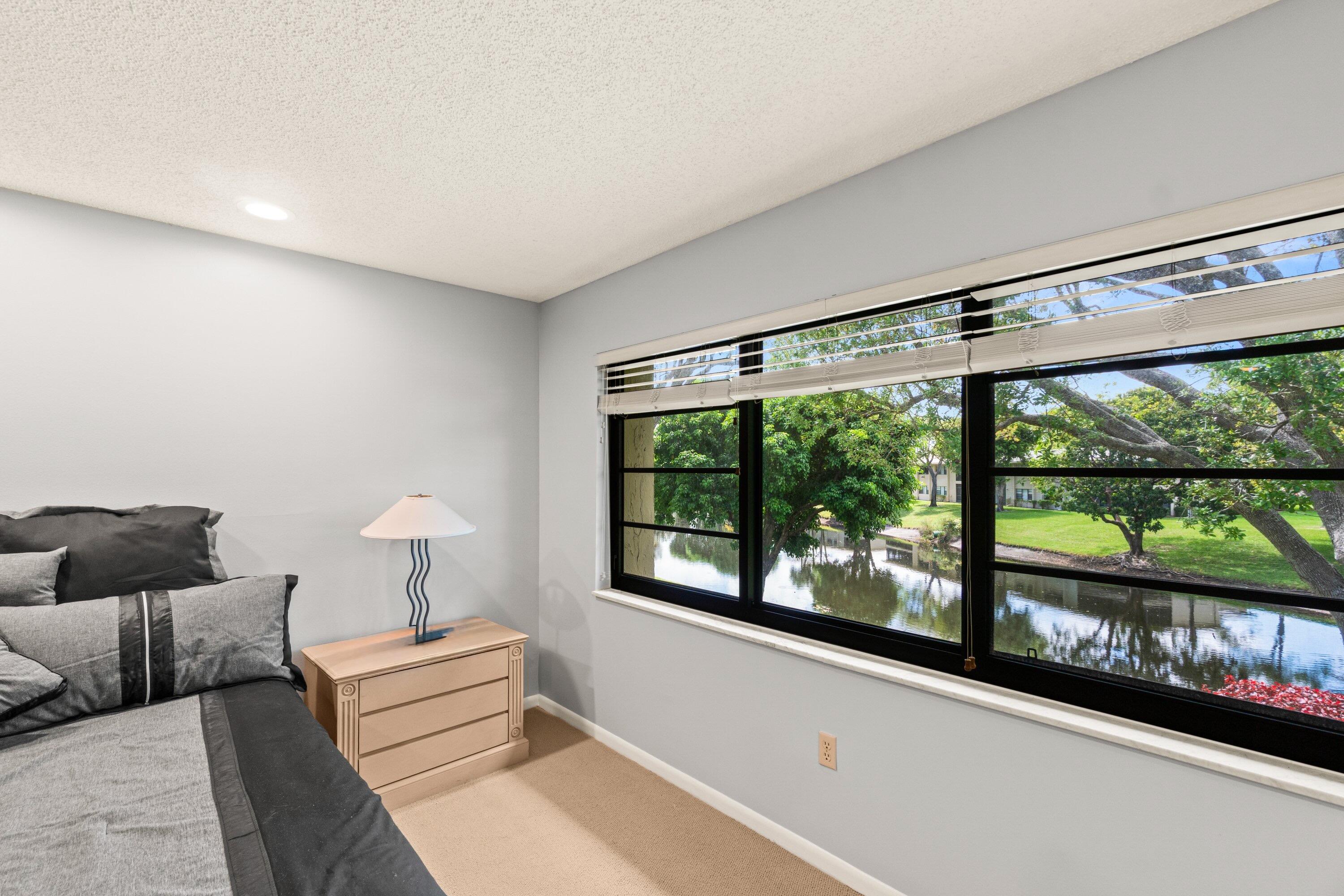 46 Stratford Lane W D