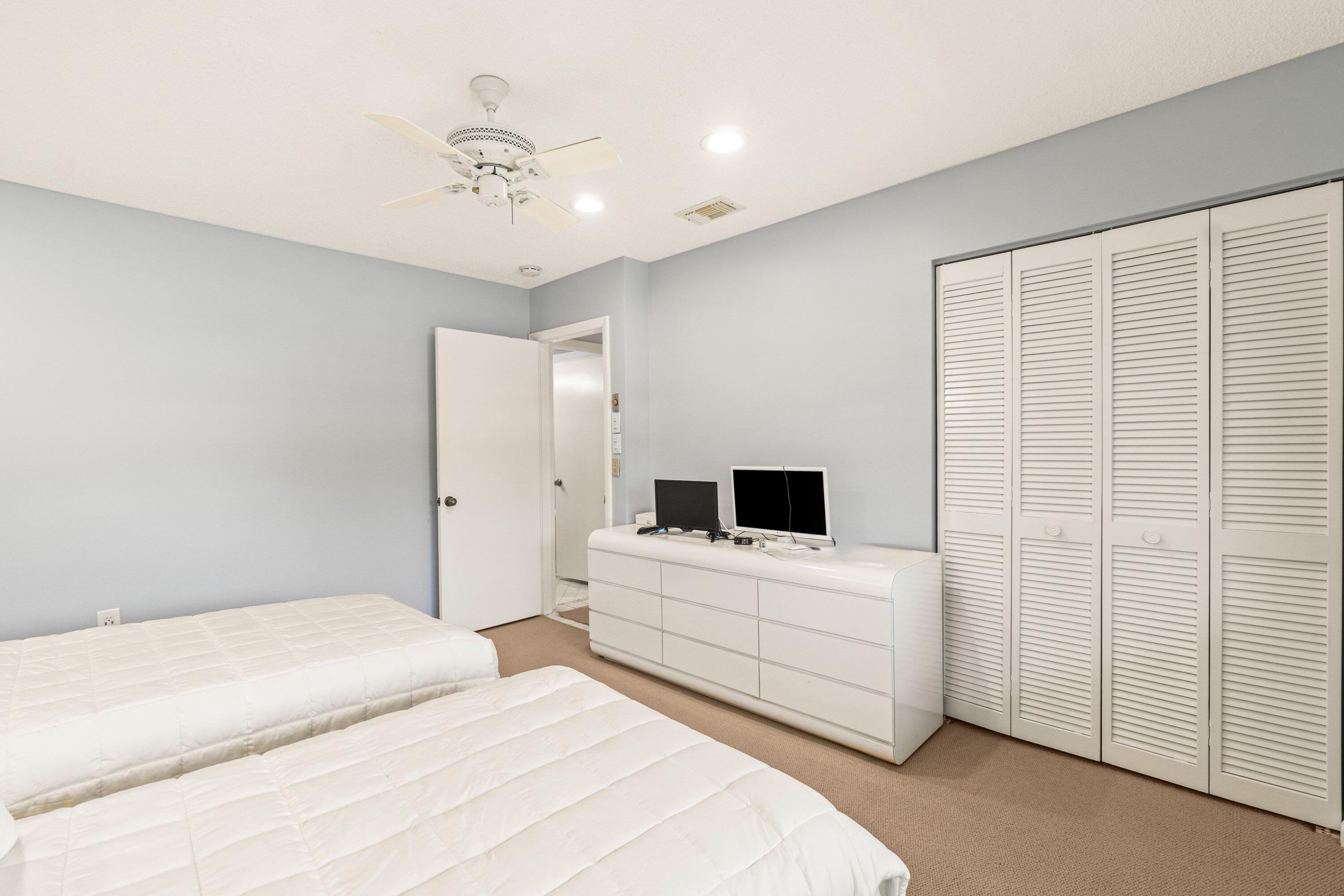 46 Stratford Lane W D