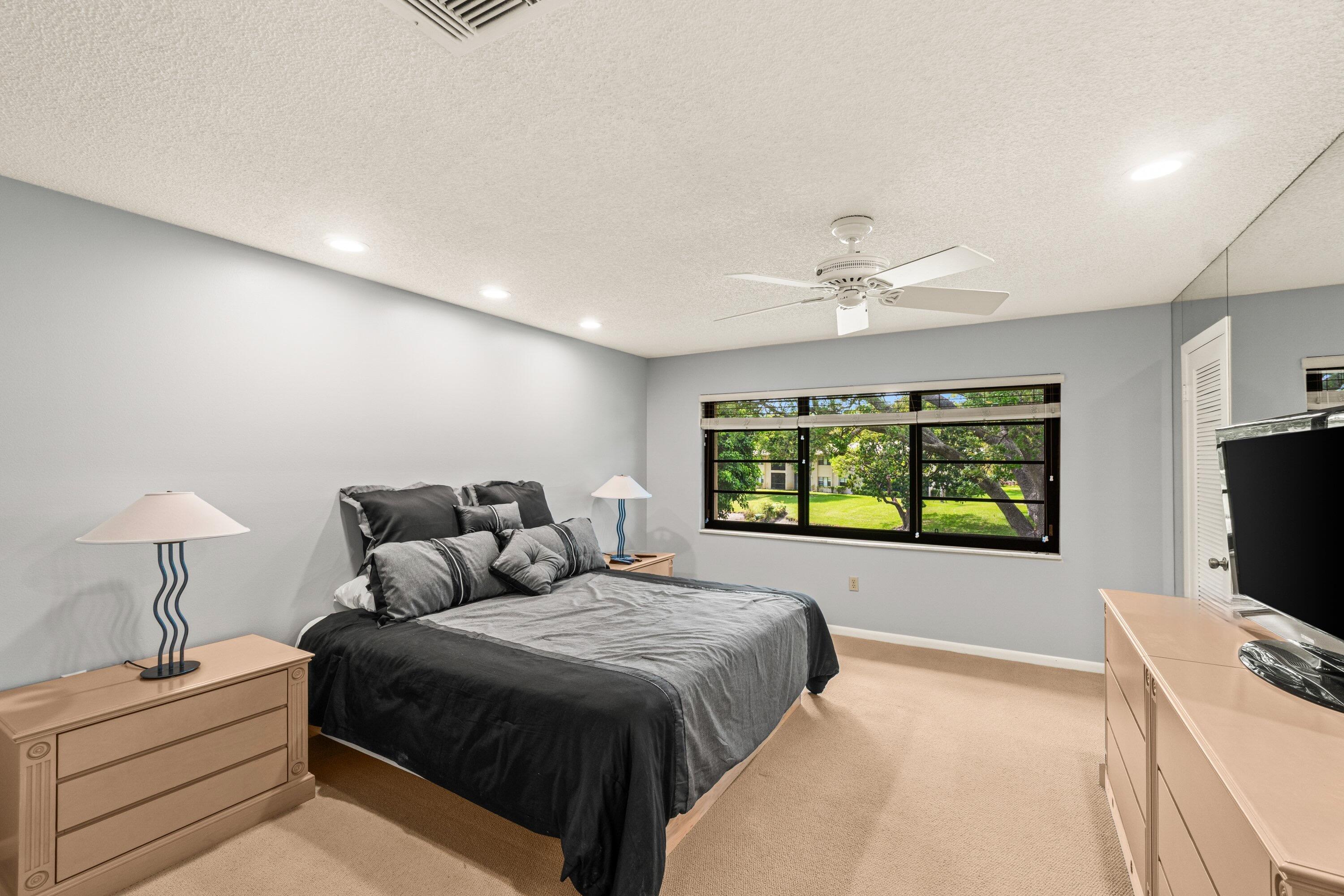 46 Stratford Lane W D