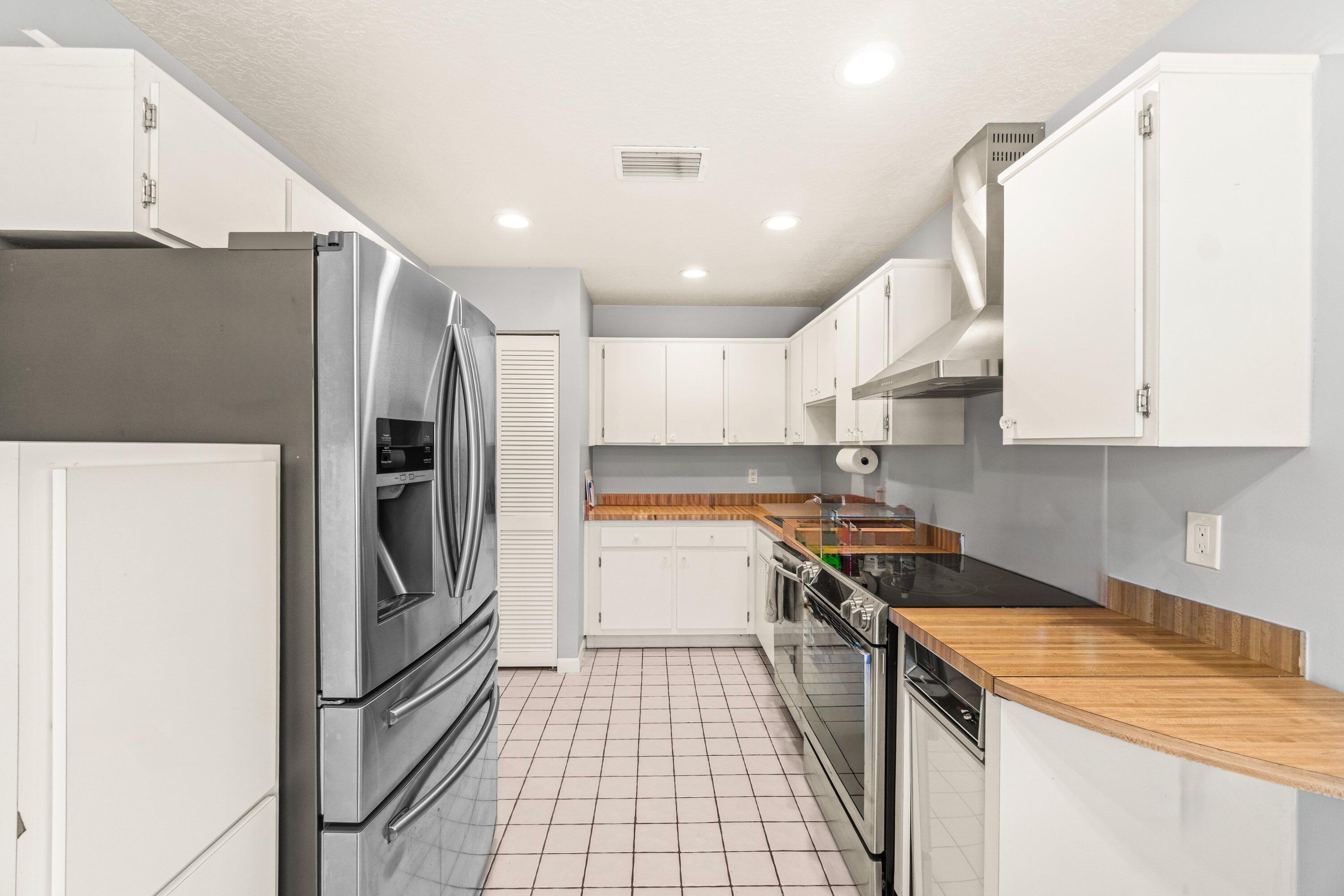 46 Stratford Lane W D