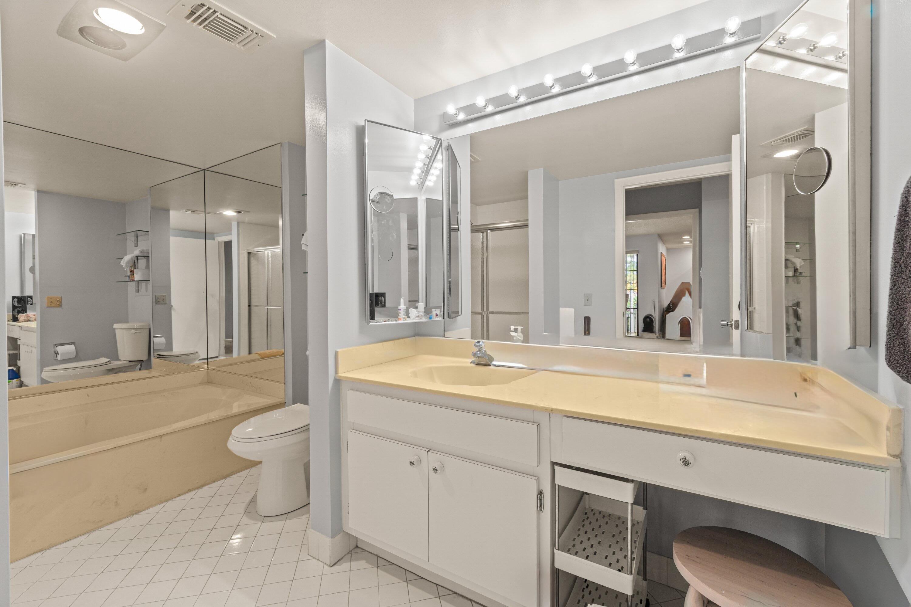 46 Stratford Lane W D