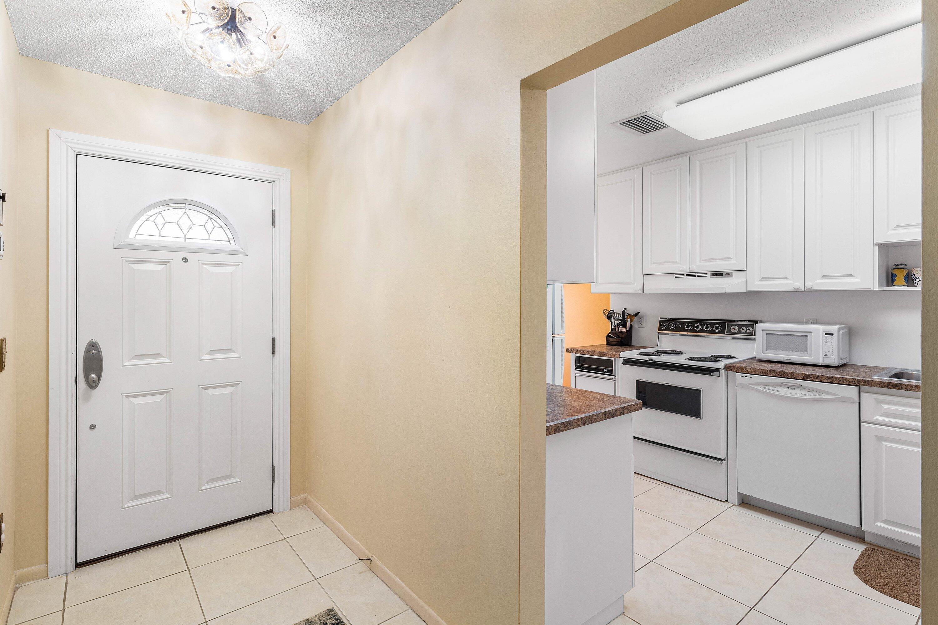 29 Stratford Lane West Unit B