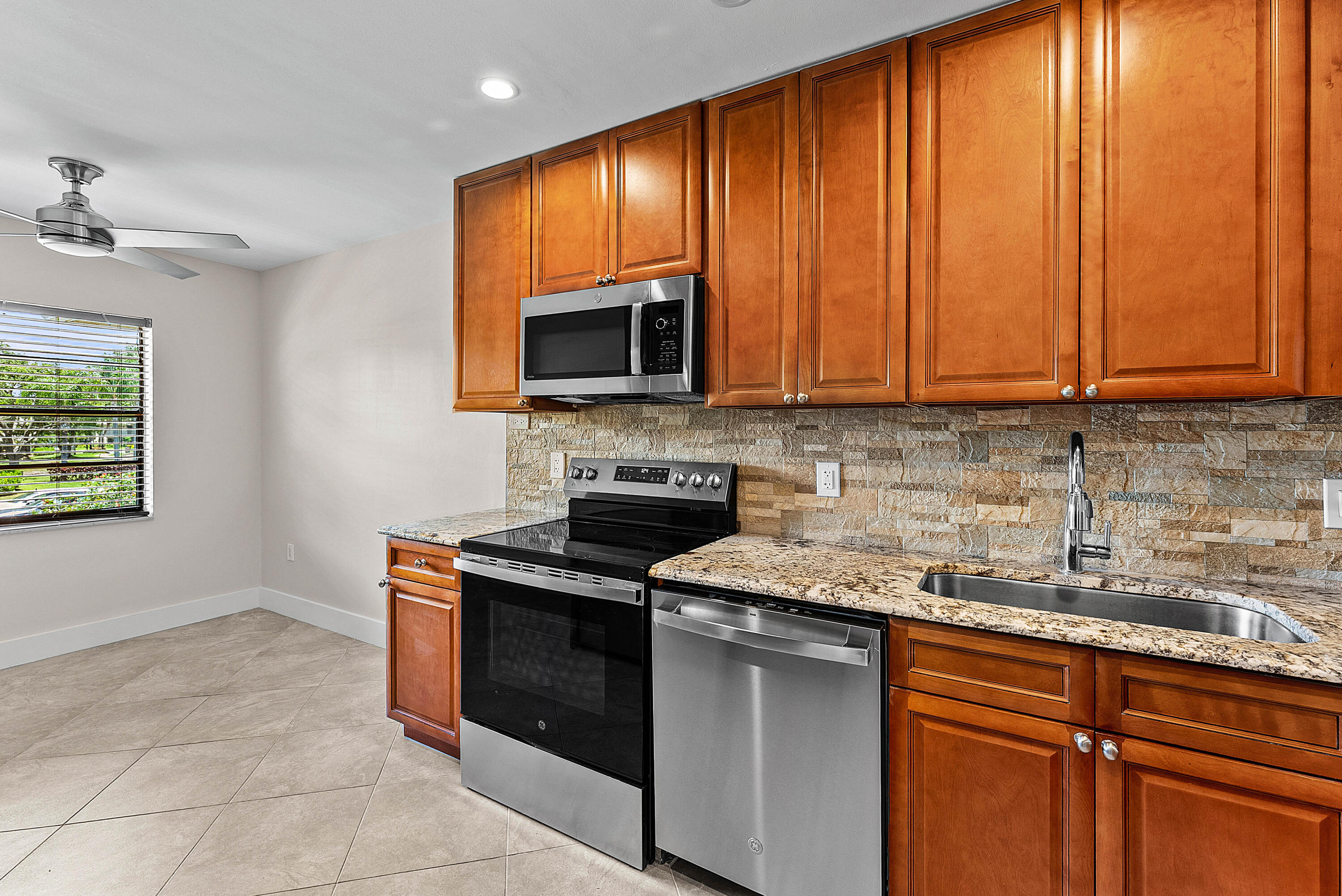 24 Stratford Drive E Unit F