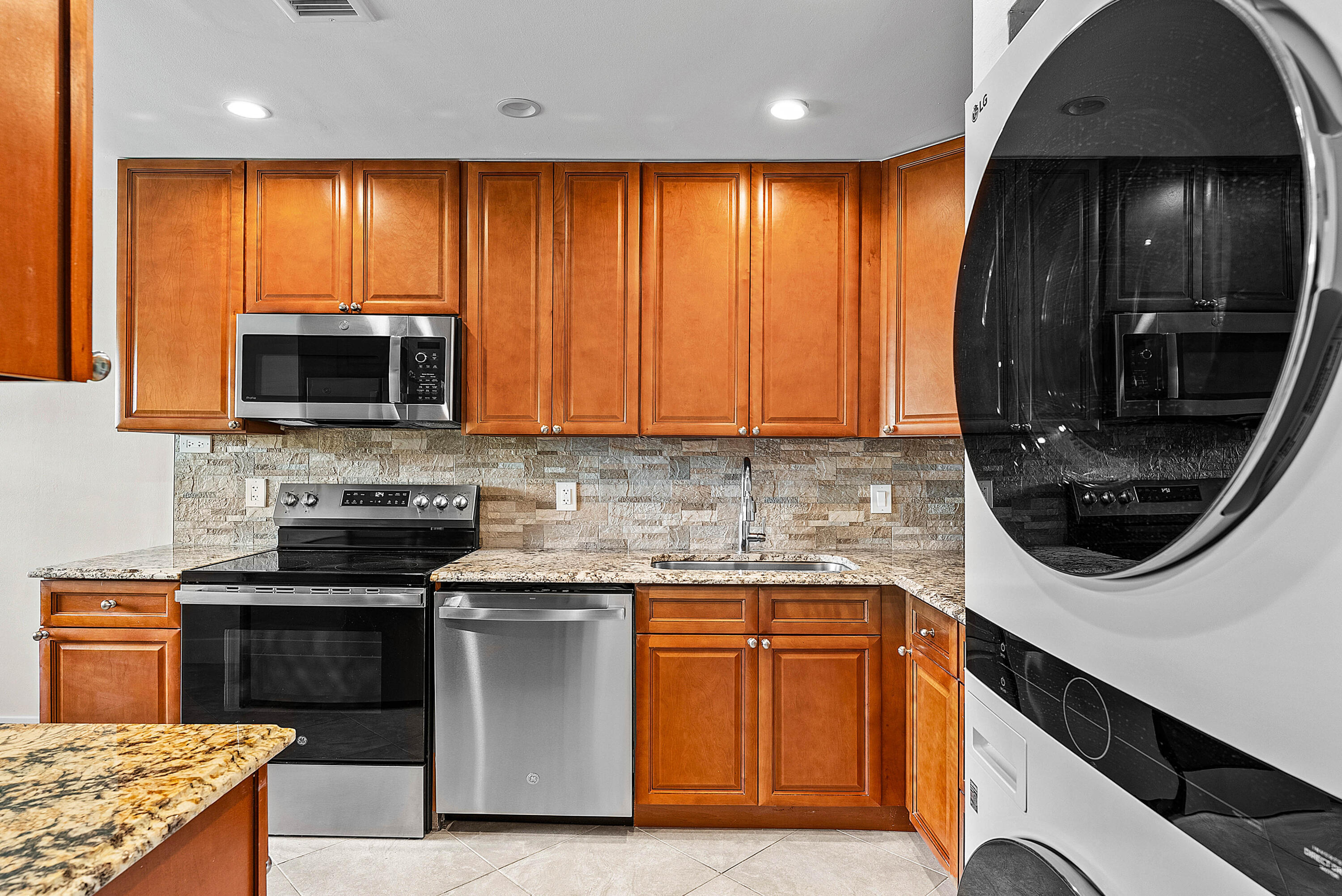 24 Stratford Drive E Unit F