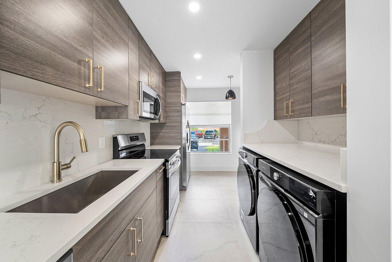 1541 NW 20th Avenue 101