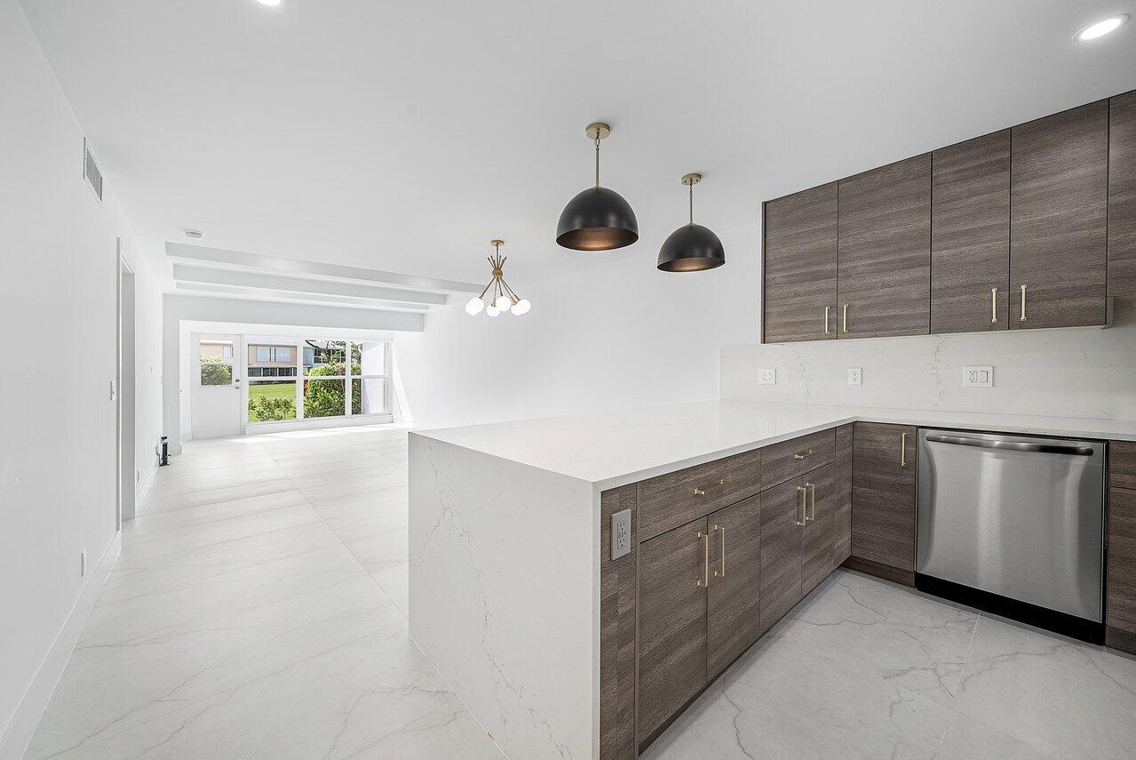 1541 NW 20th Avenue 101