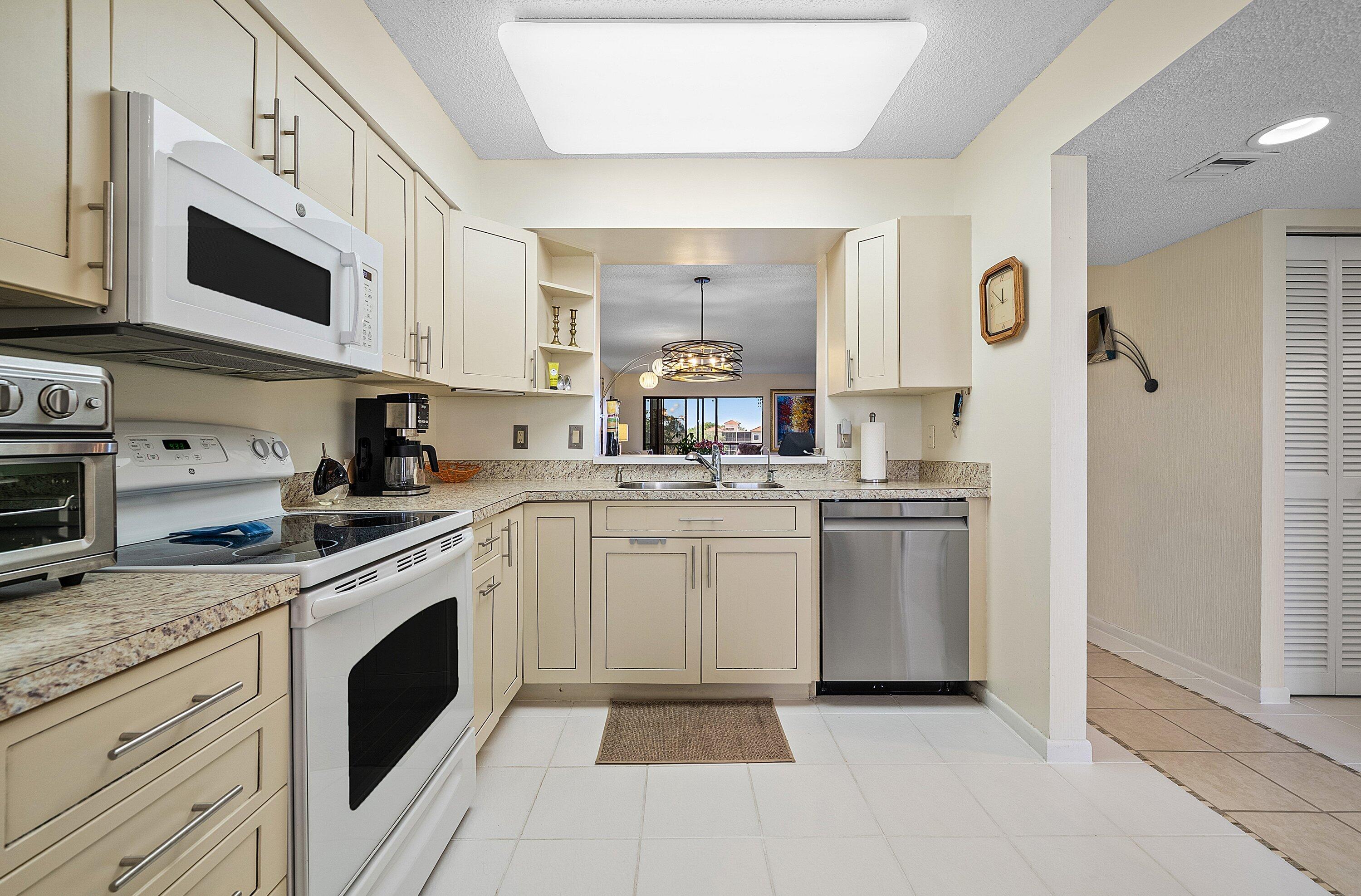 6065 Pointe Regal Circle