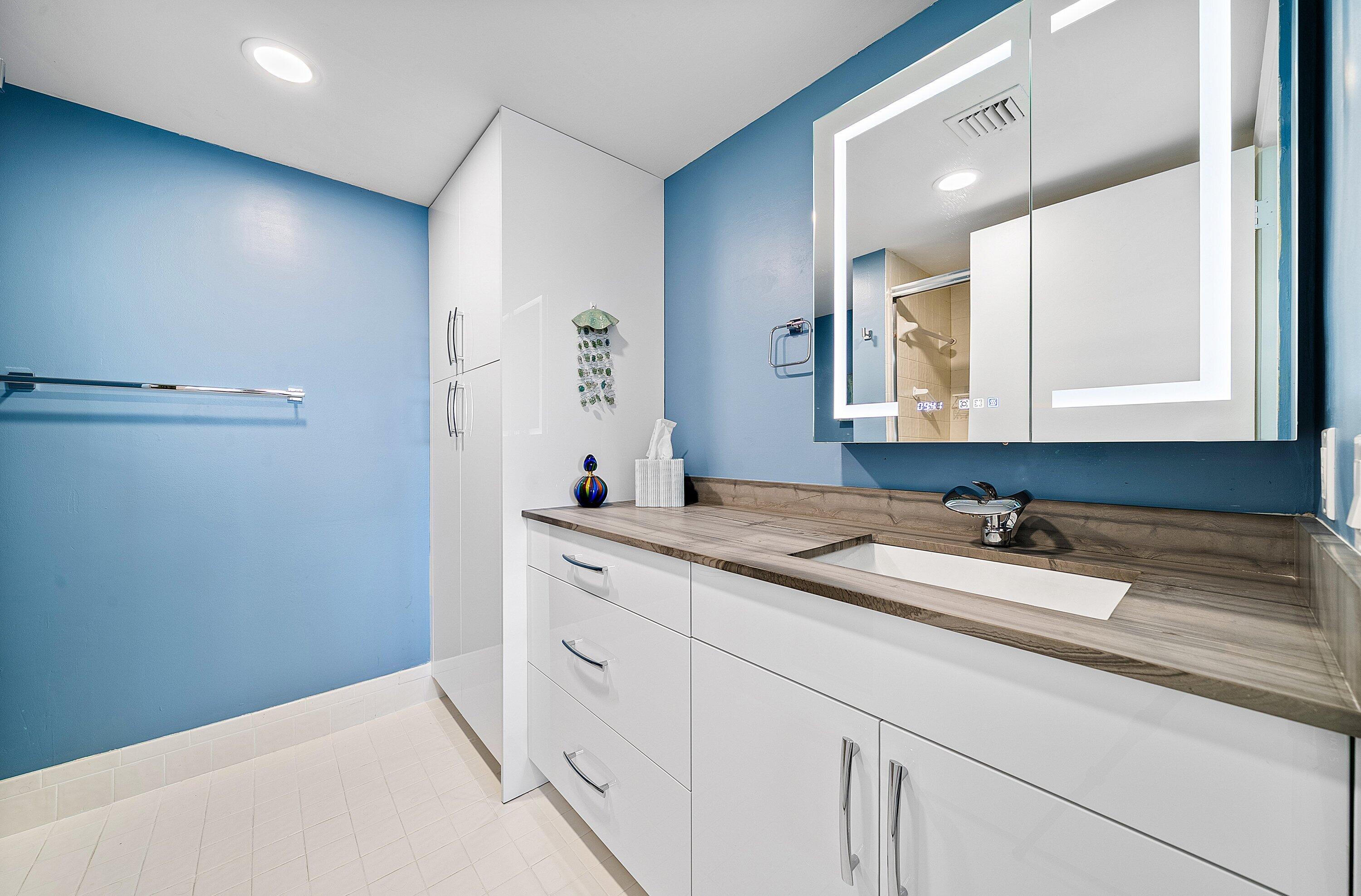 6065 Pointe Regal Circle