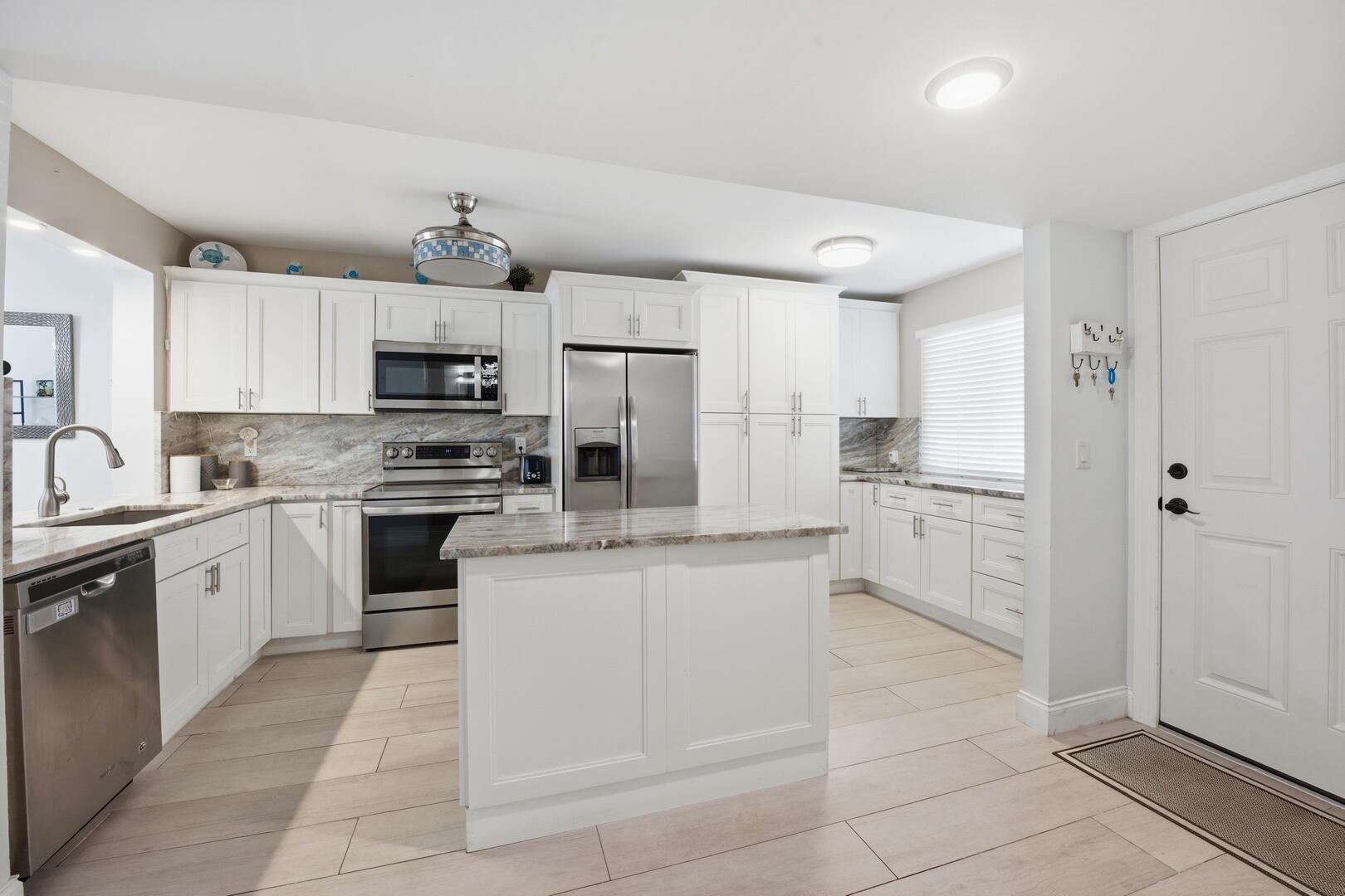3138 Via Poinciana 306