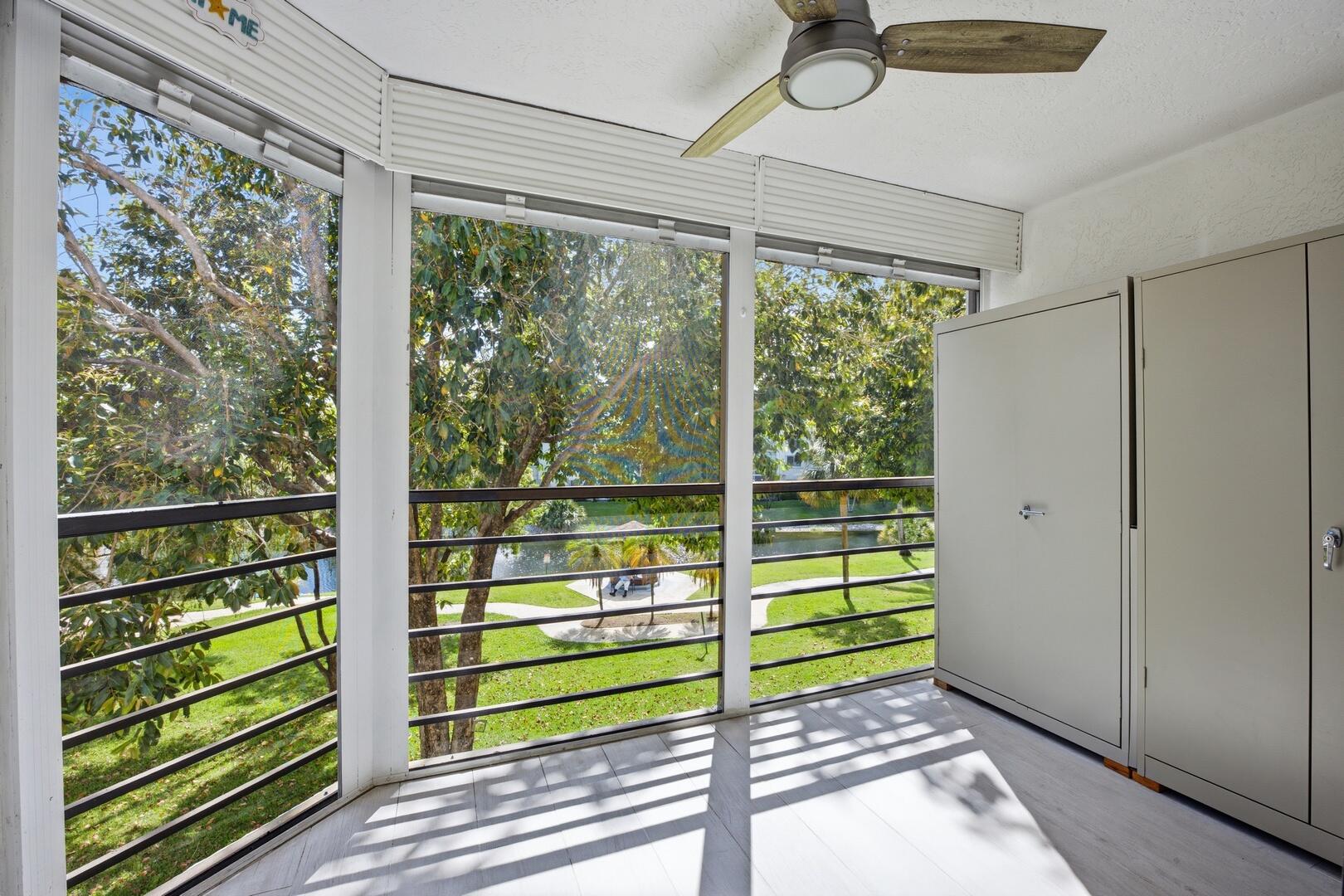 3138 Via Poinciana 306