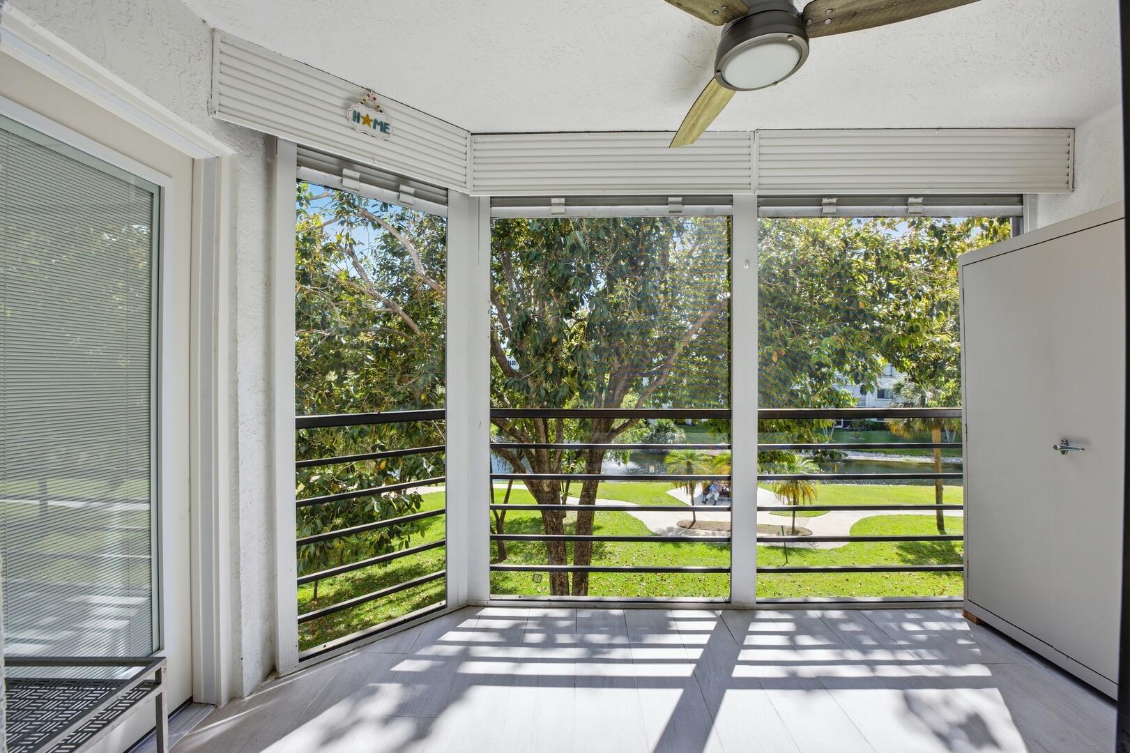 3138 Via Poinciana 306