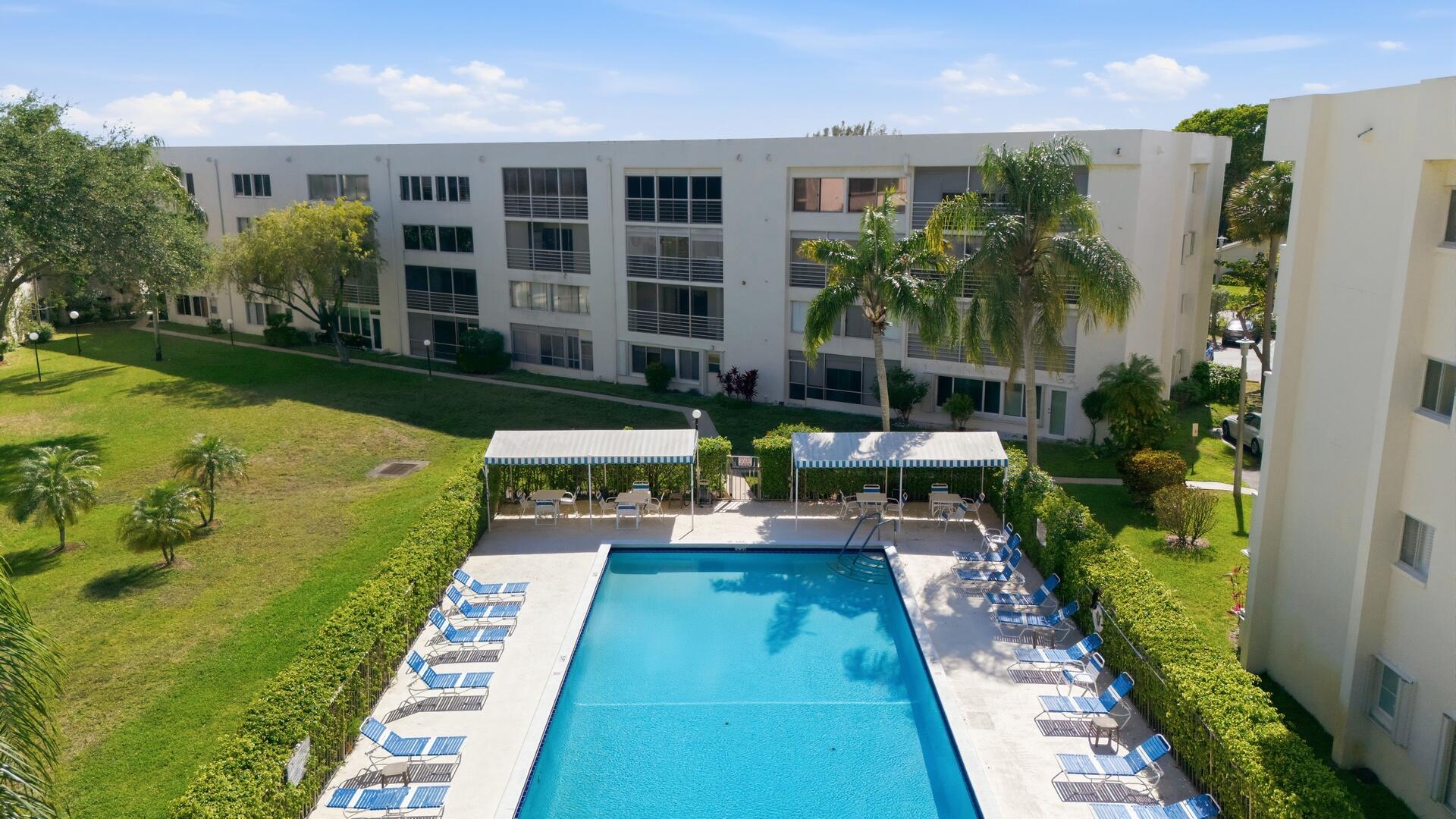 3138 Via Poinciana 306