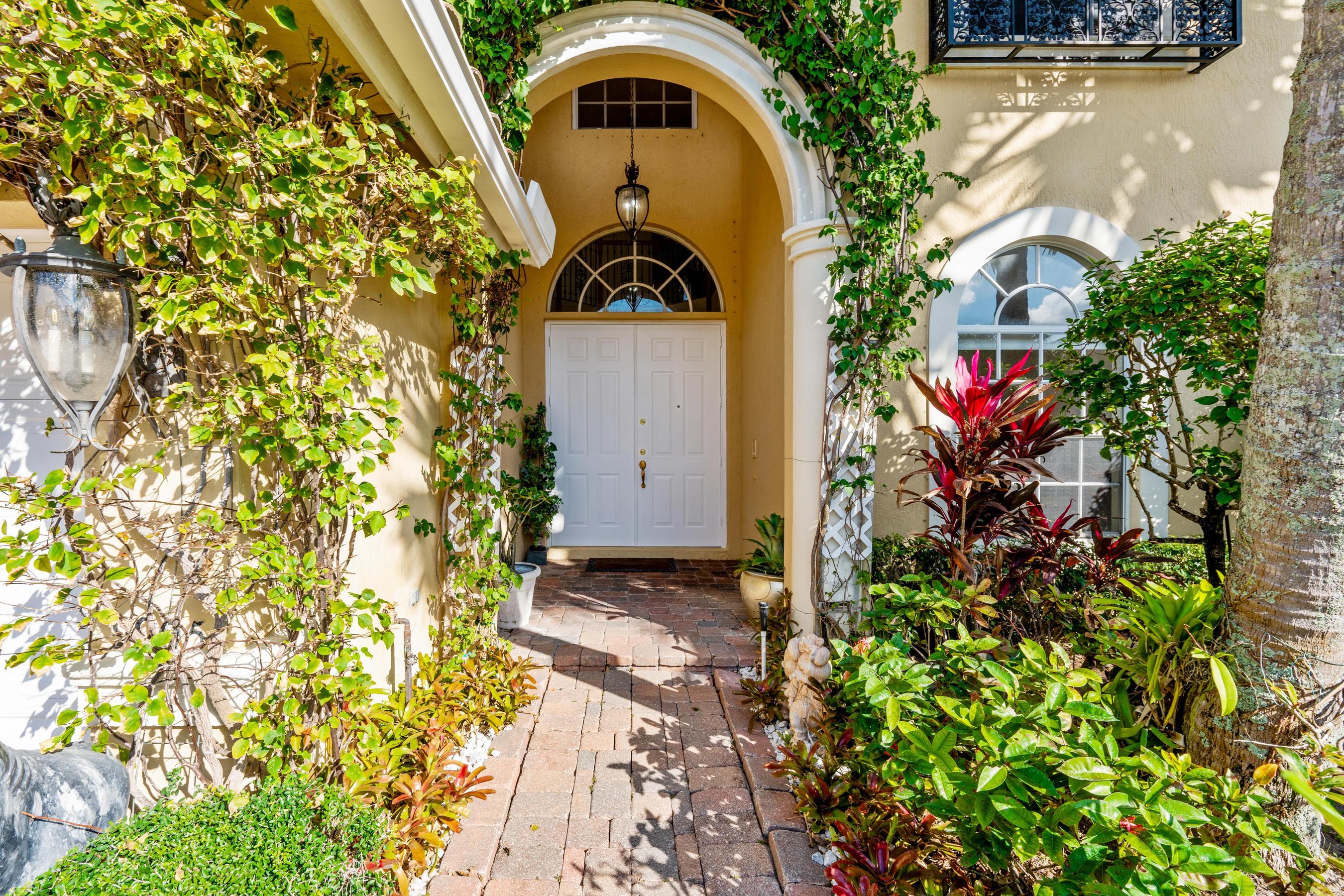 9905 Coronado Lake Drive