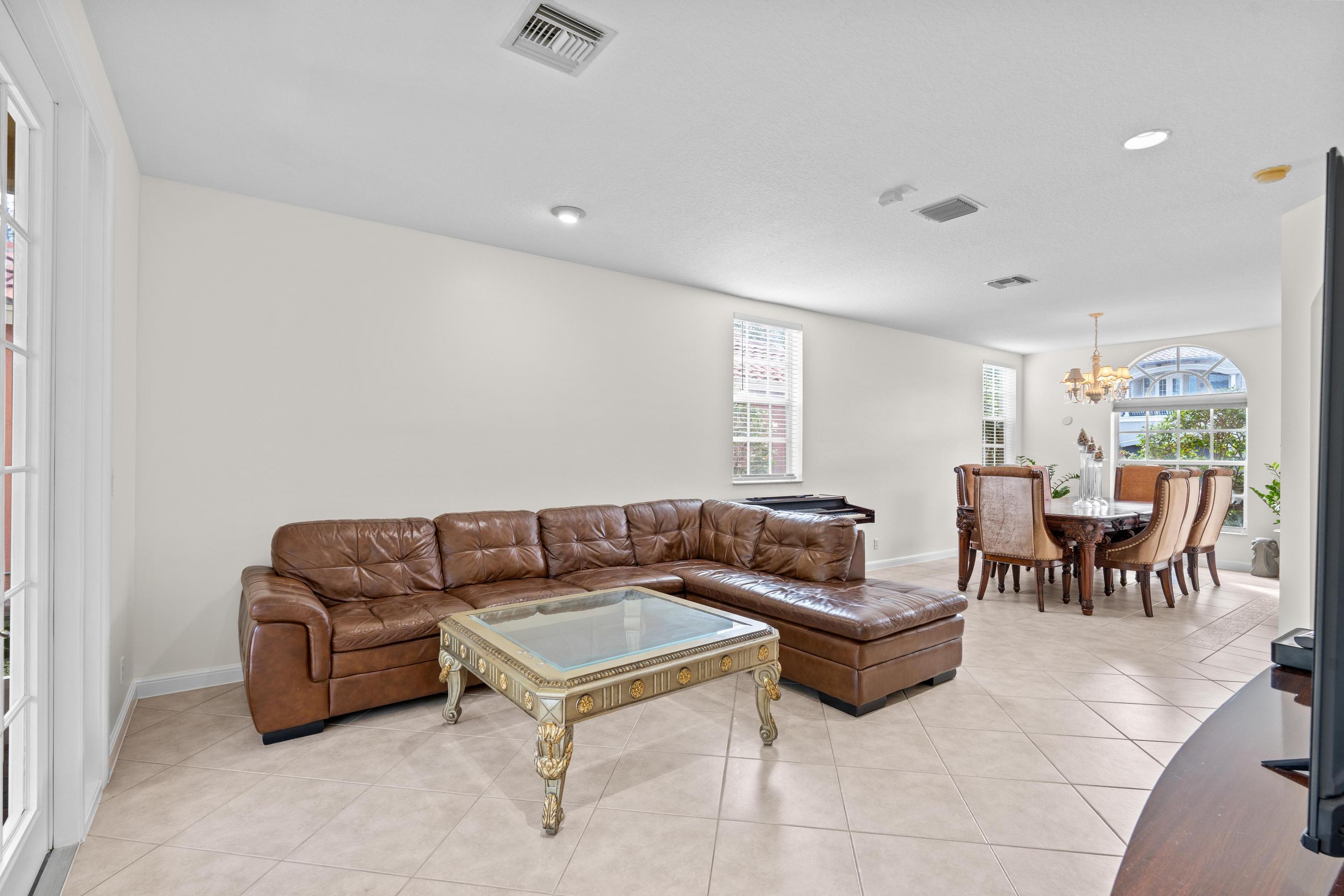 9905 Coronado Lake Drive