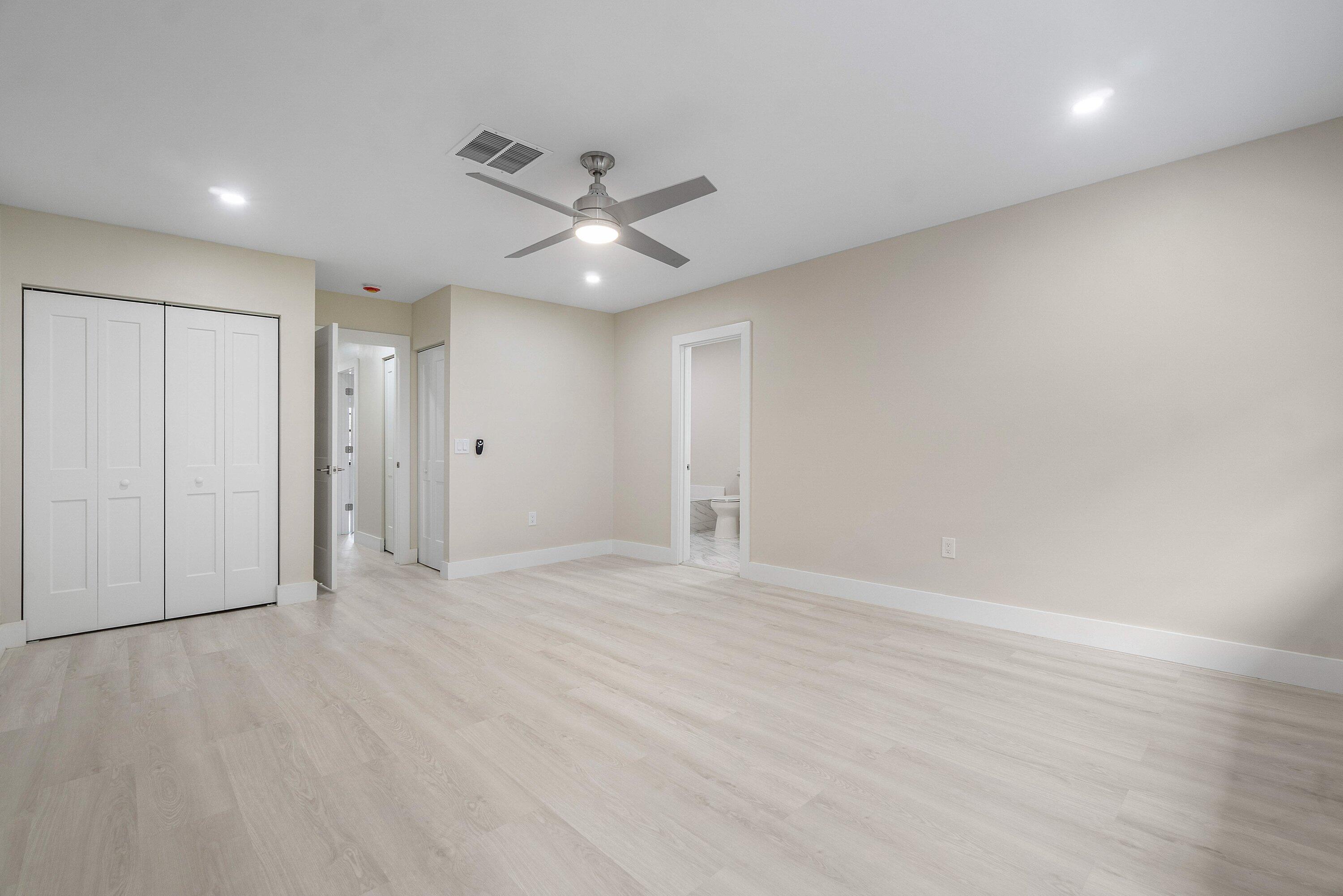 16 Stratford Drive E C