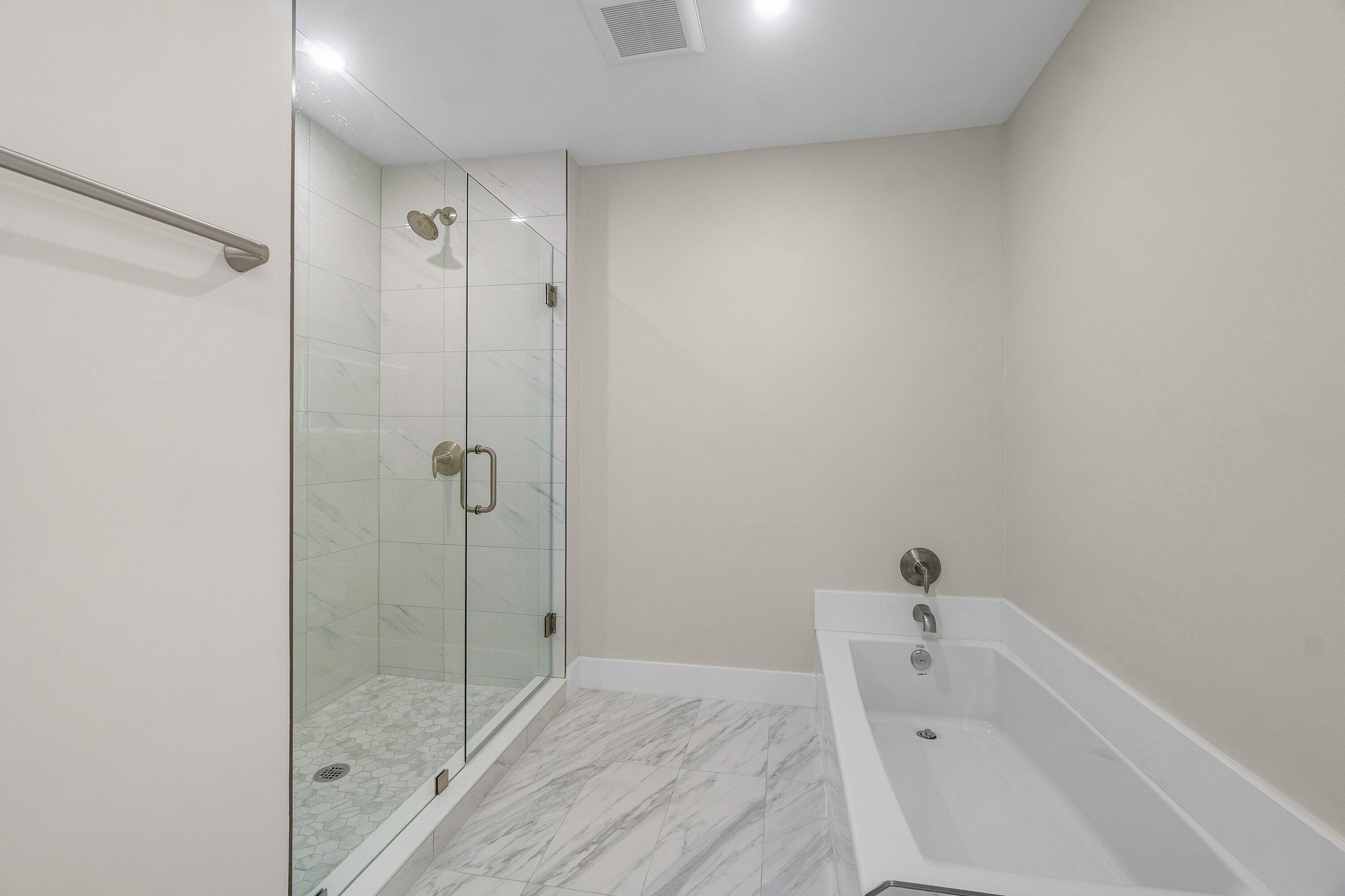 16 Stratford Drive E C