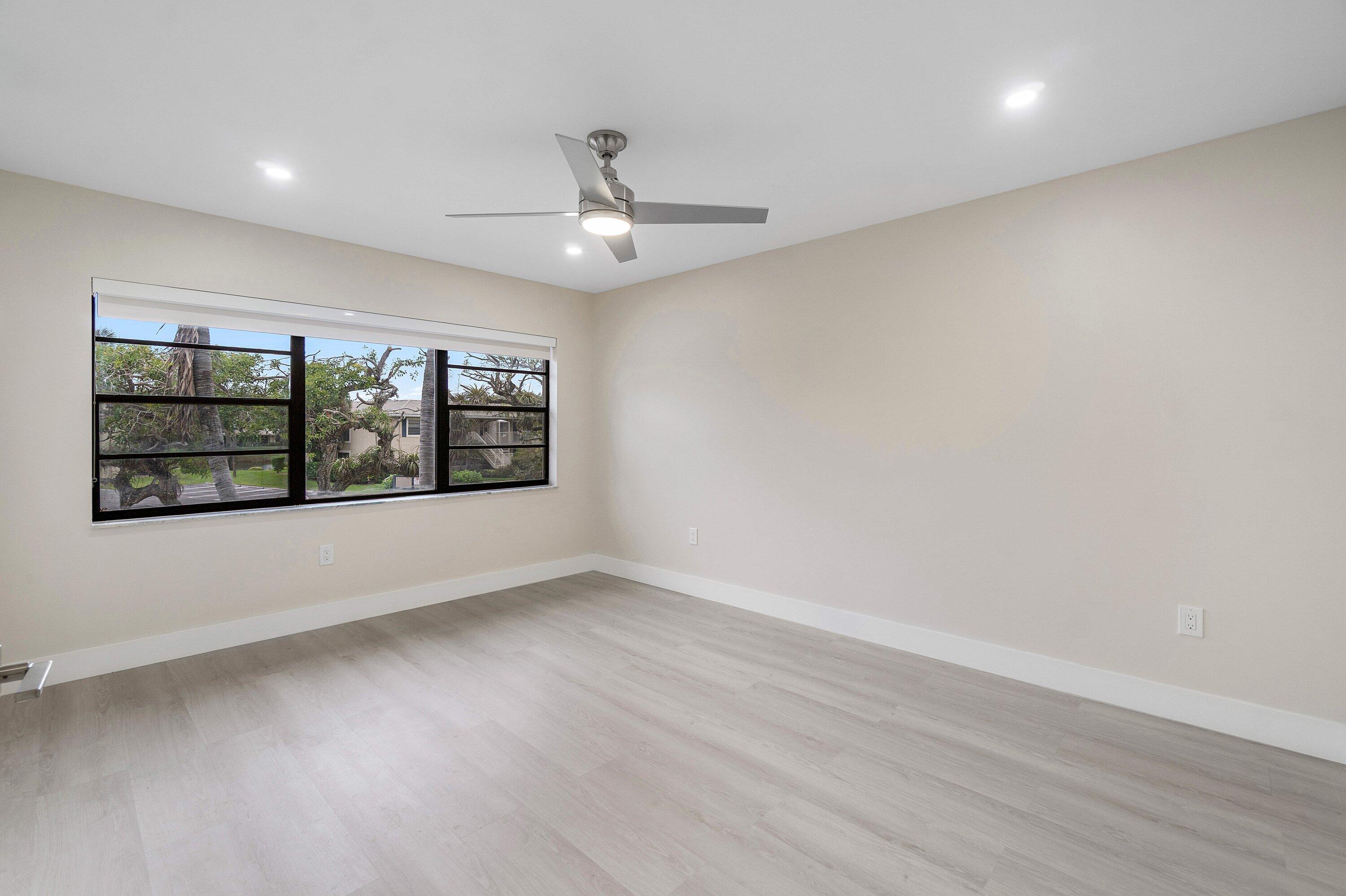 16 Stratford Drive E C