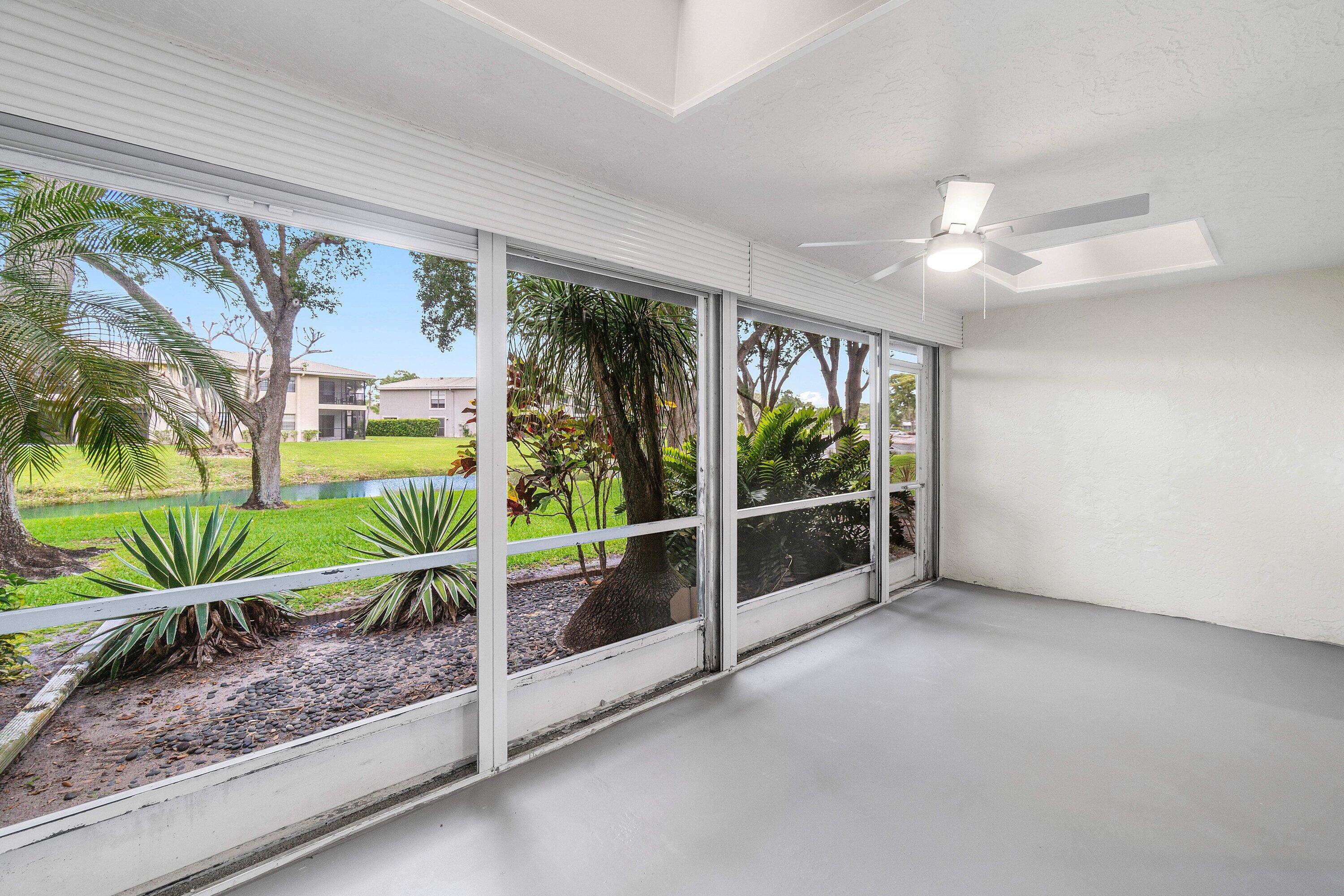16 Stratford Drive E C