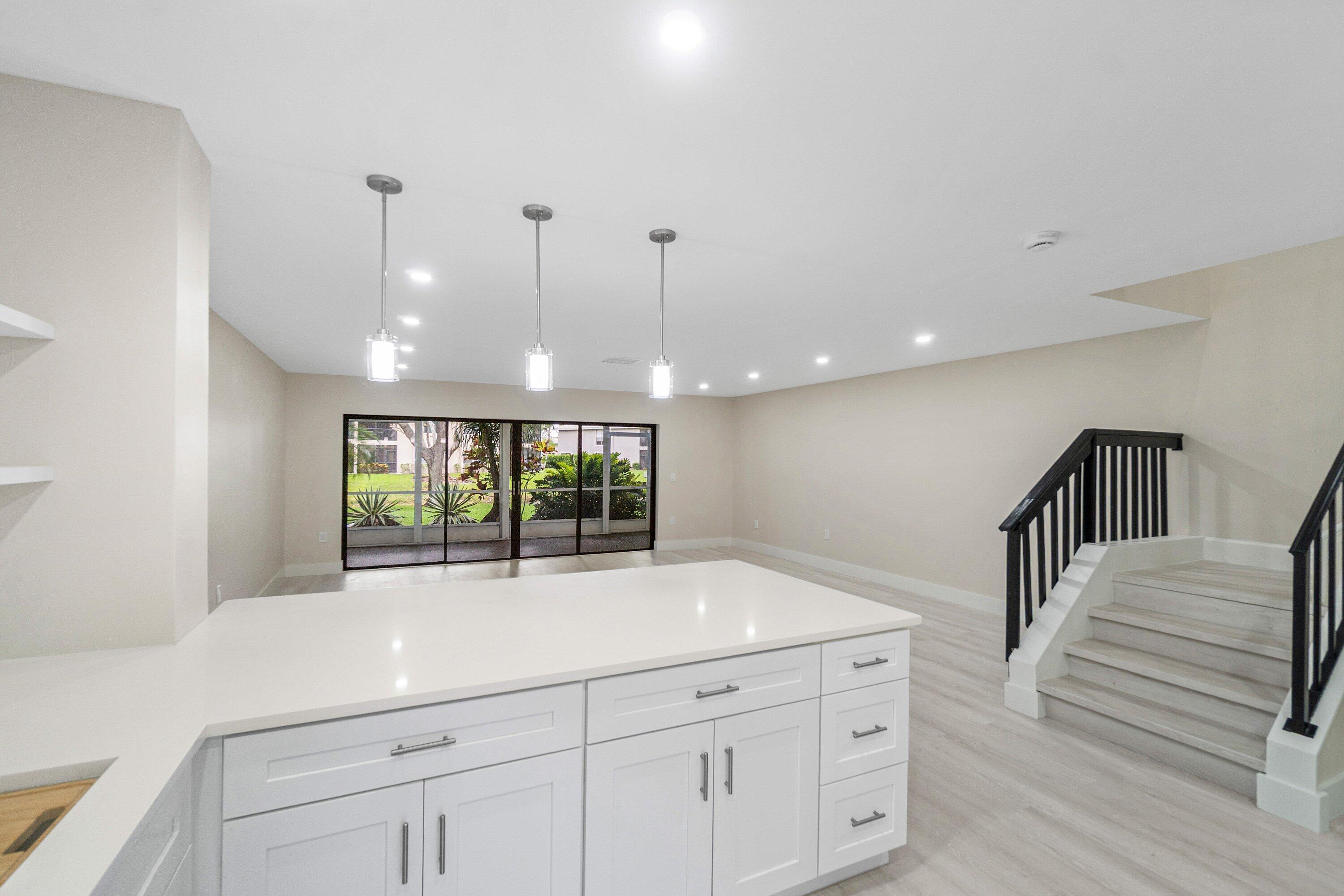 16 Stratford Drive E C