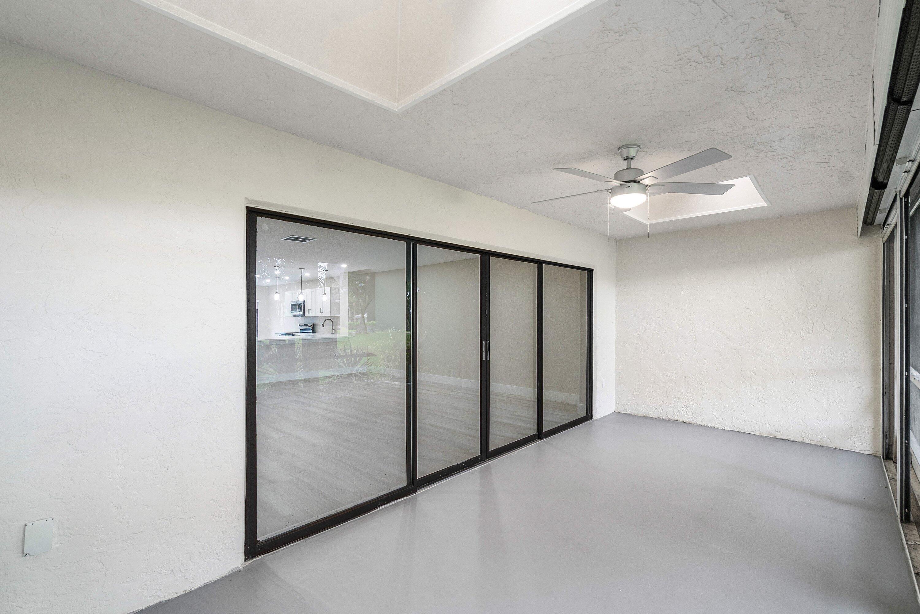 16 Stratford Drive E C