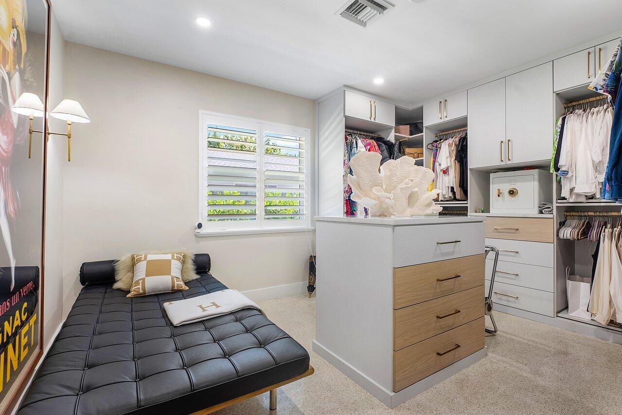 911 SW 27th Terrace
