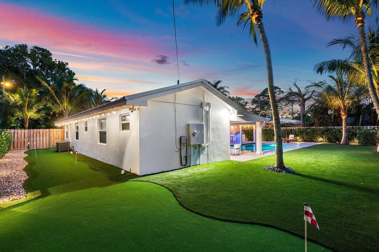 911 SW 27th Terrace
