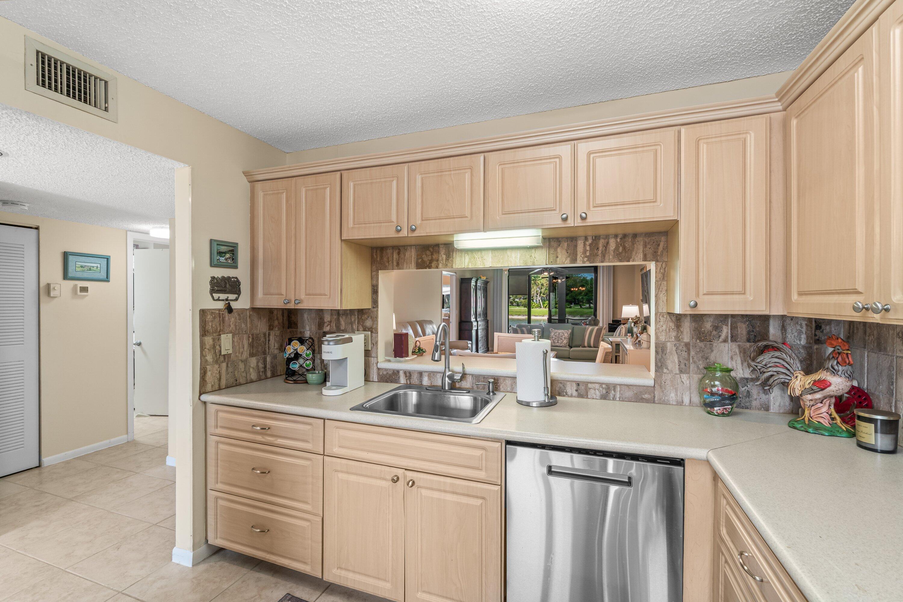 5550 Witney Drive 102