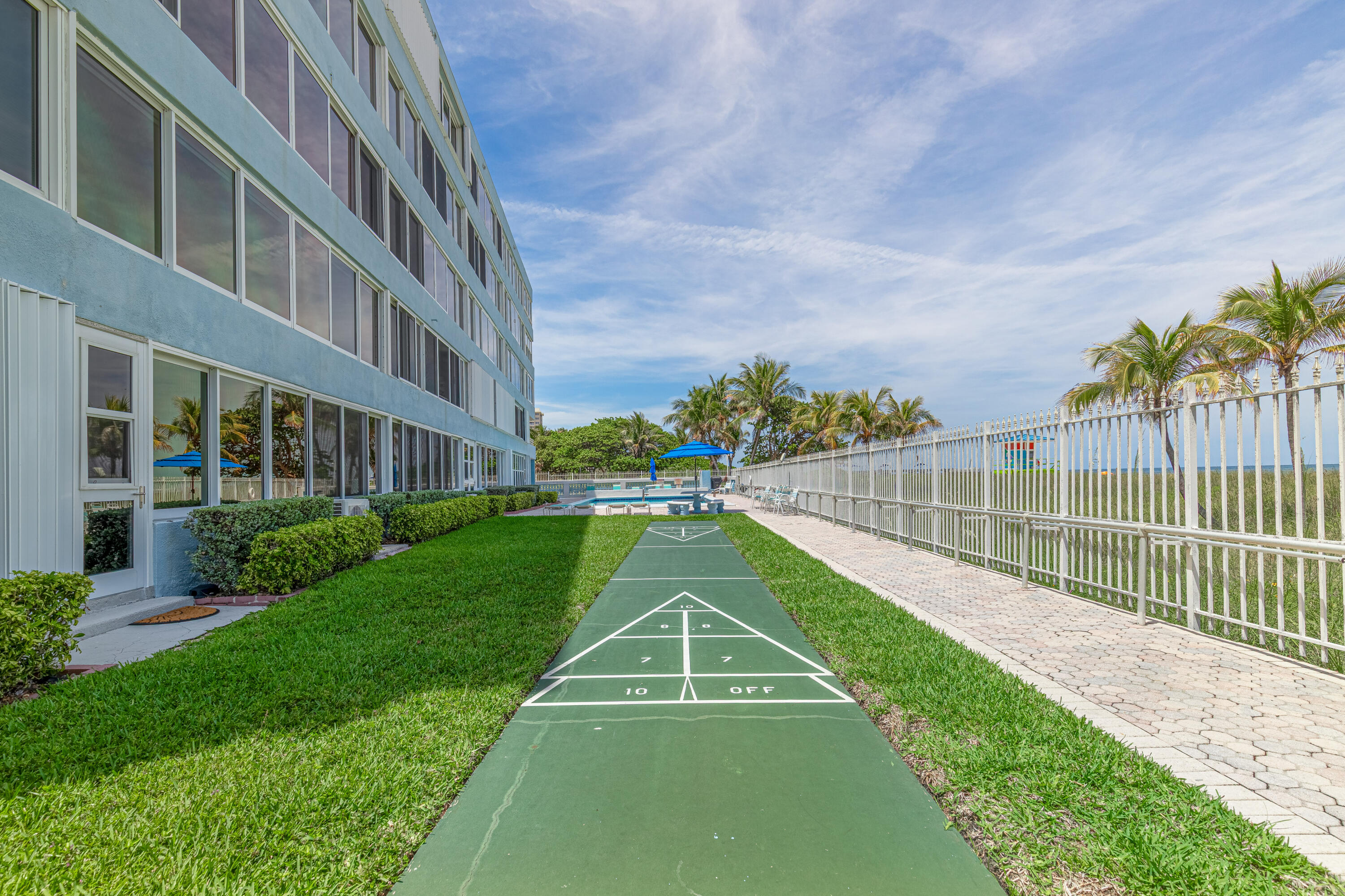 8 Briny Avenue 206