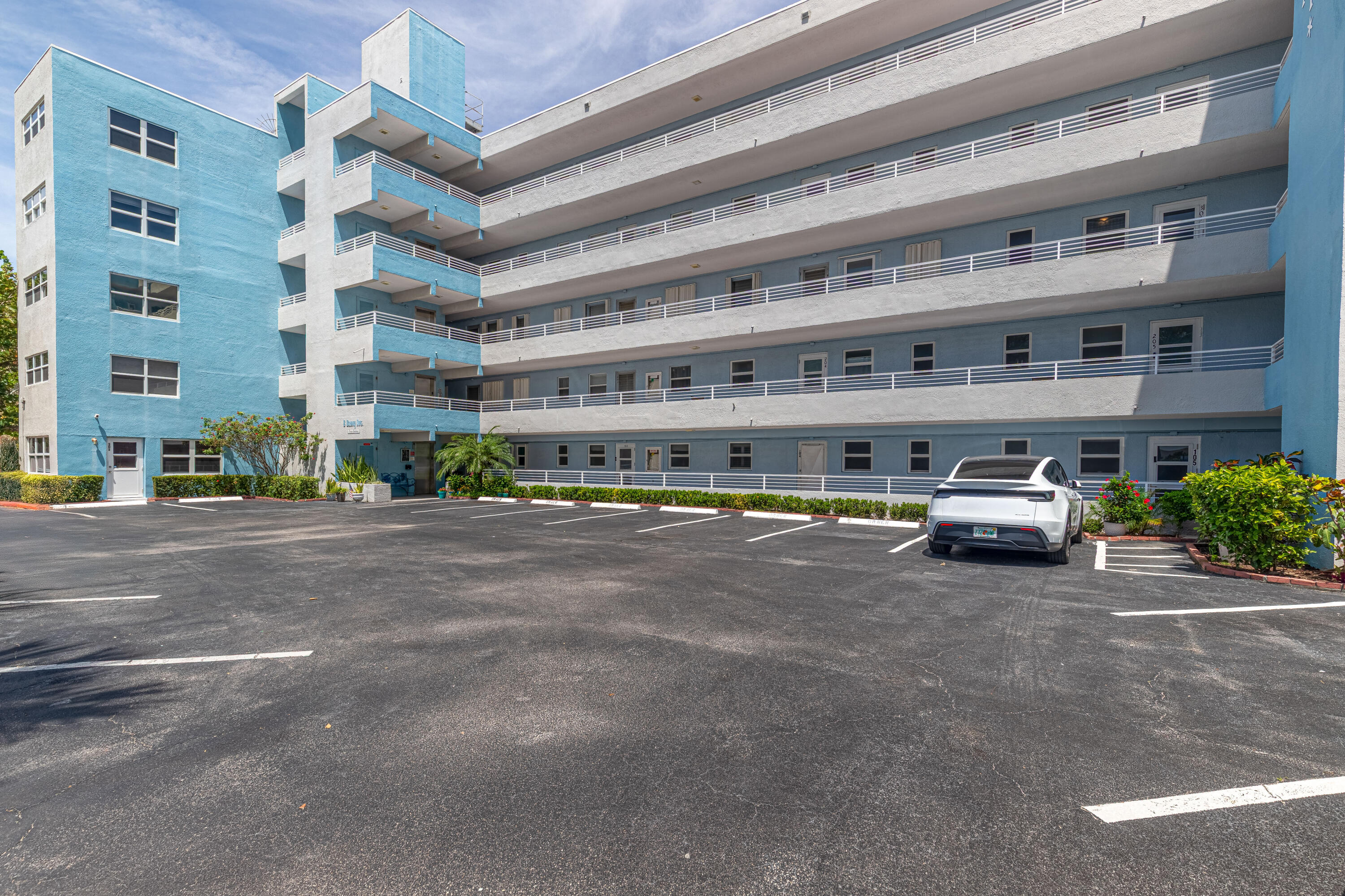 8 Briny Avenue 206