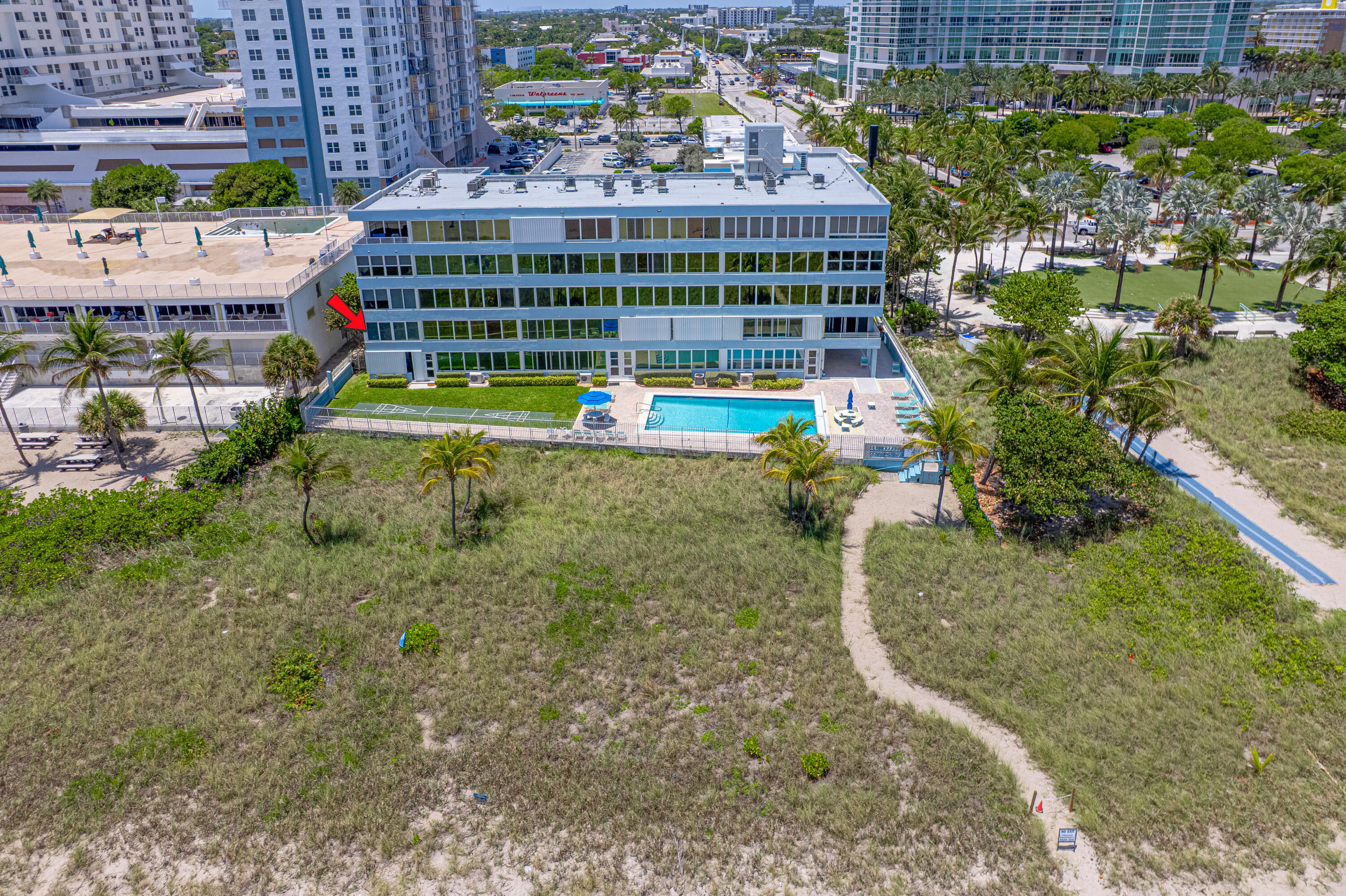 8 Briny Avenue 206