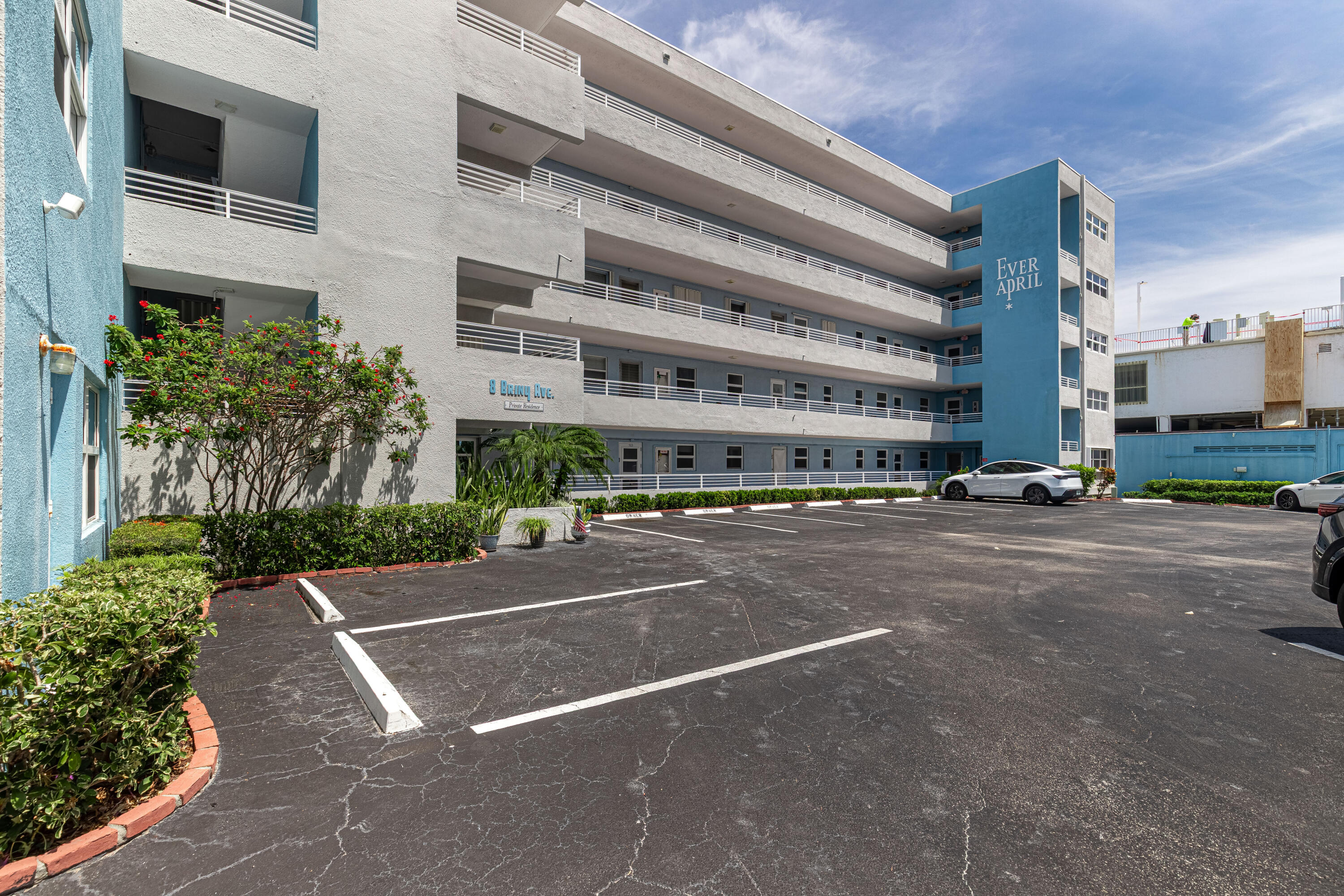 8 Briny Avenue 206
