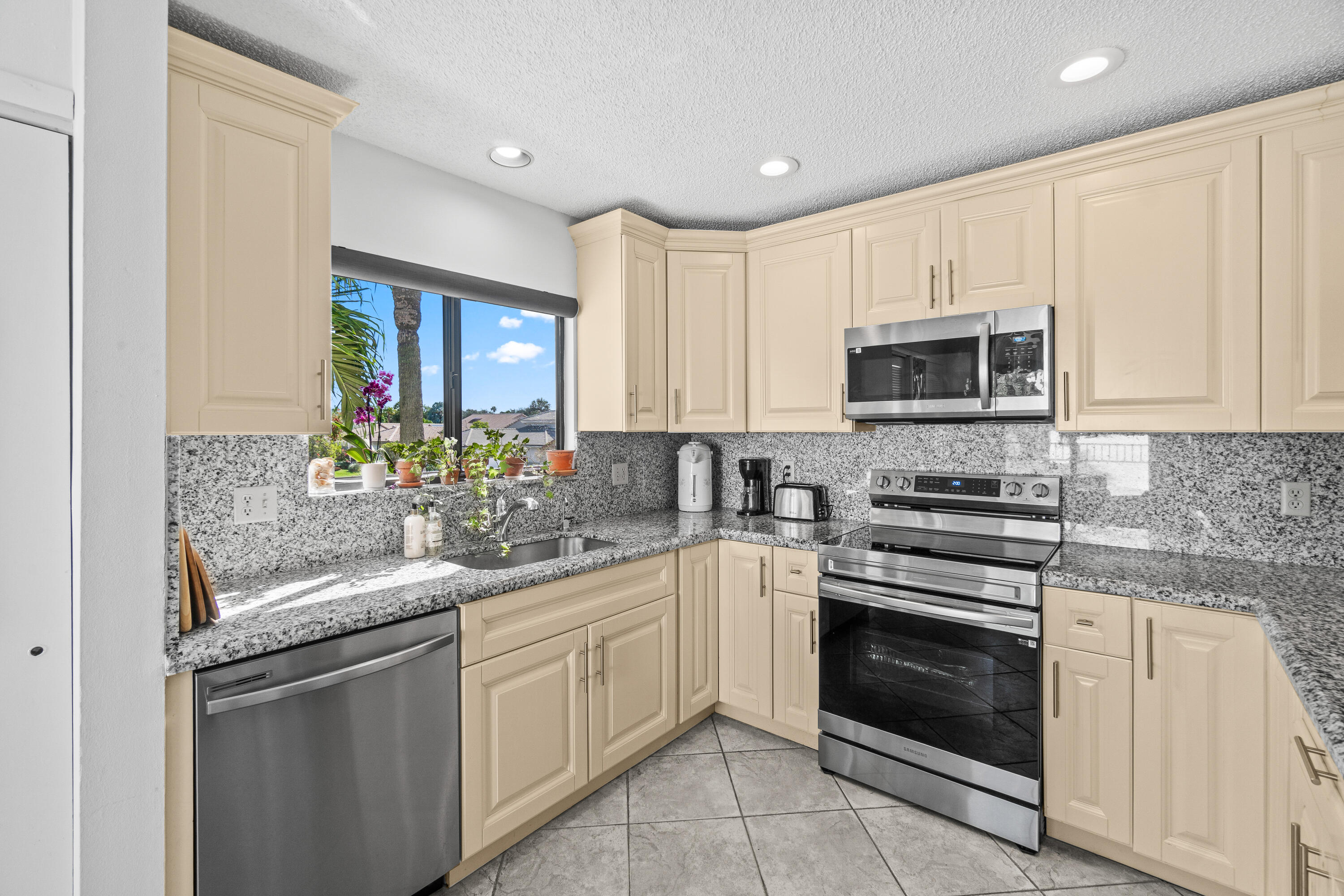 7533 Glendevon Lane 905