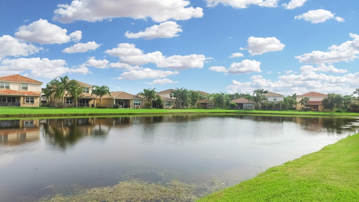 8268 Calabria Lakes Drive