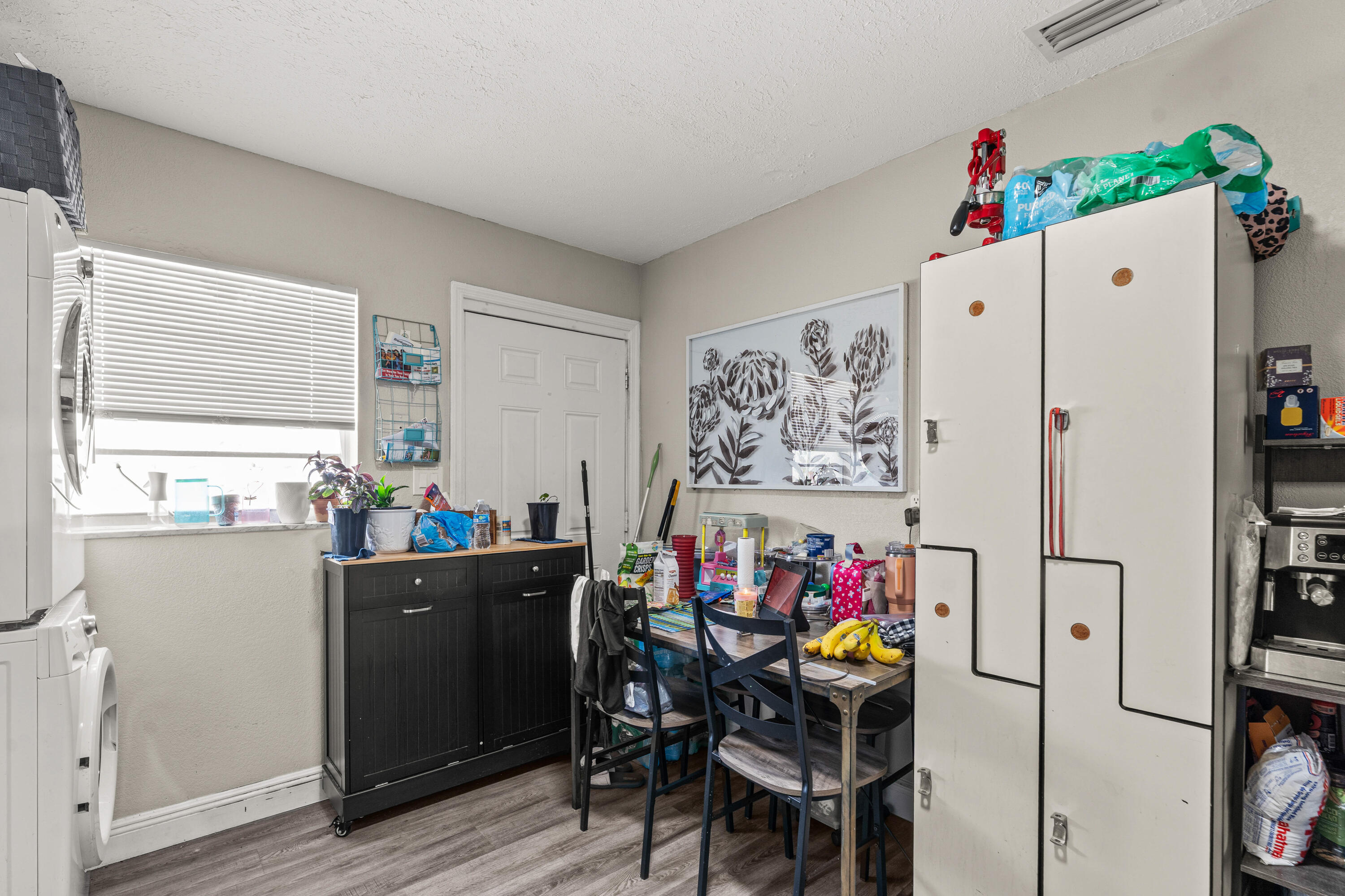 1205 Ave K