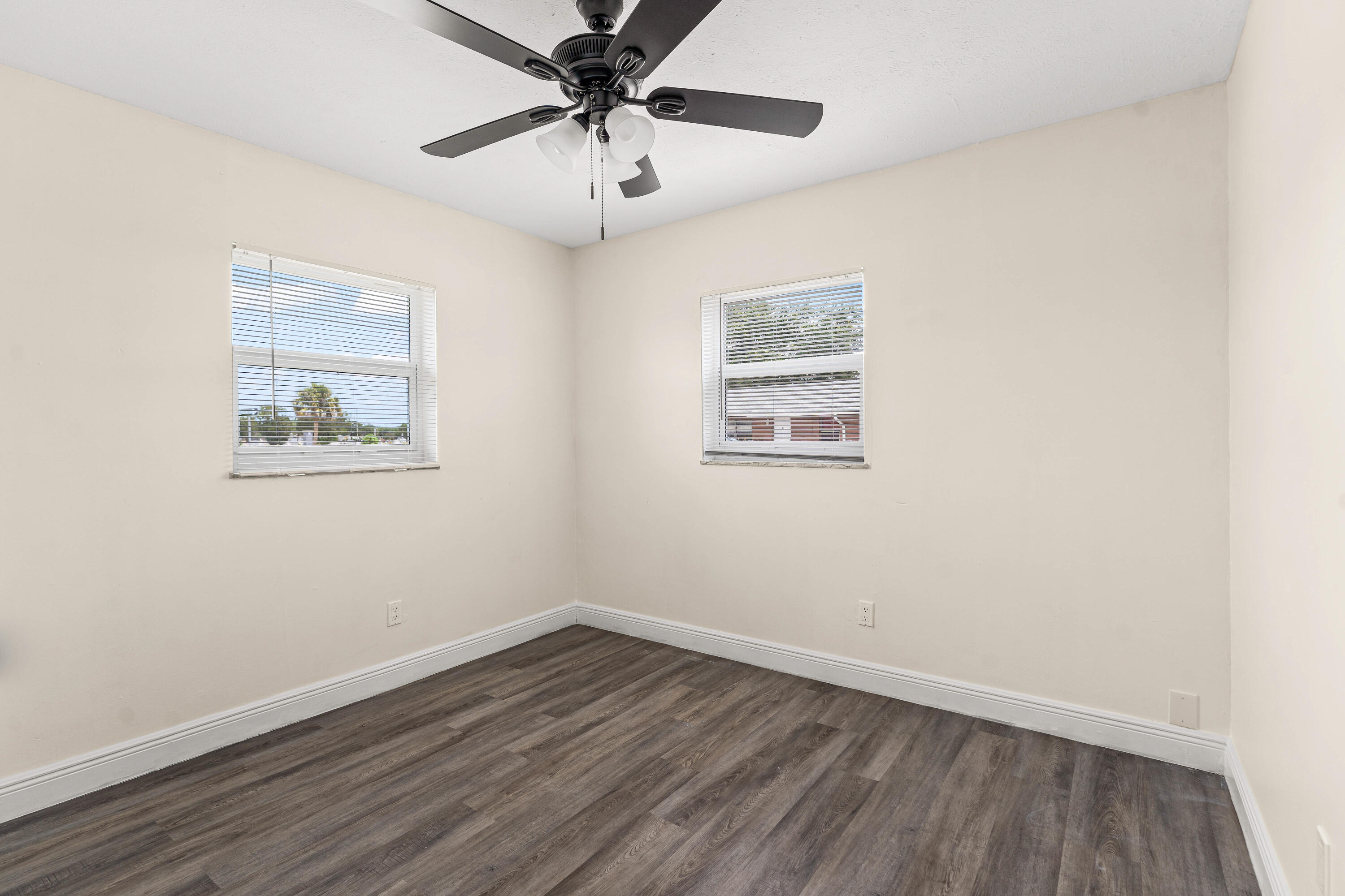 1205 Ave K