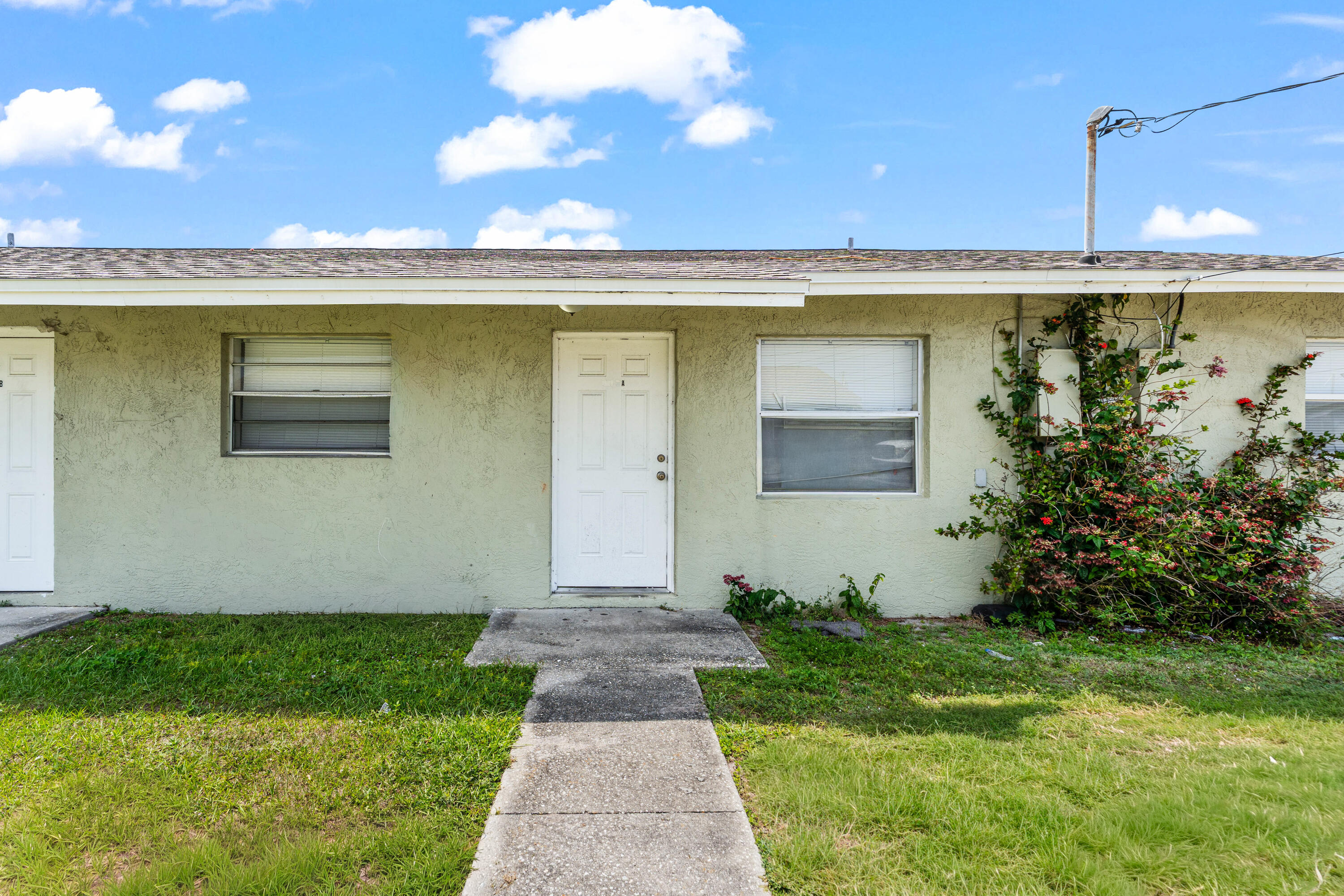 1205 Ave K