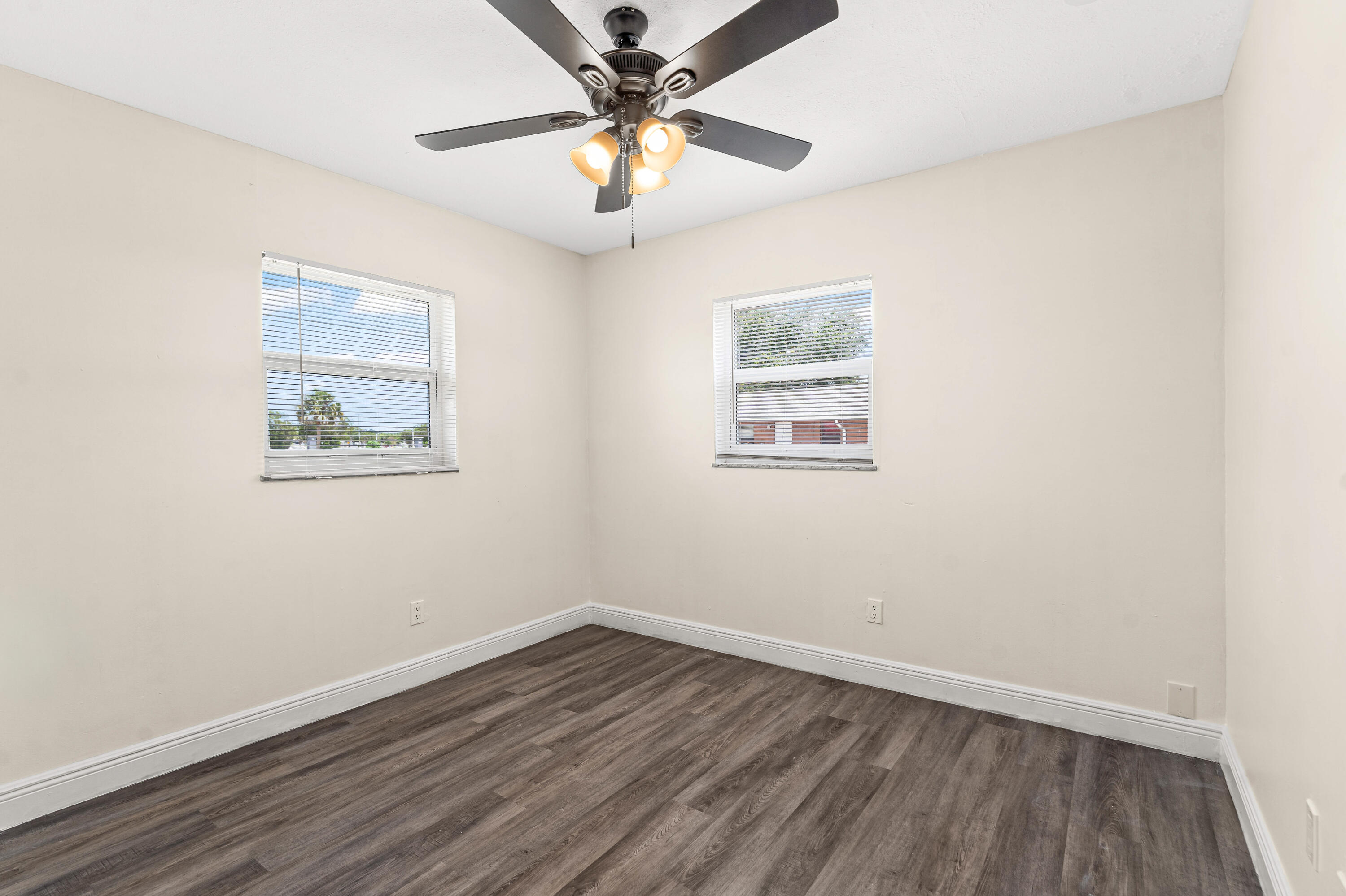 1205 Ave K