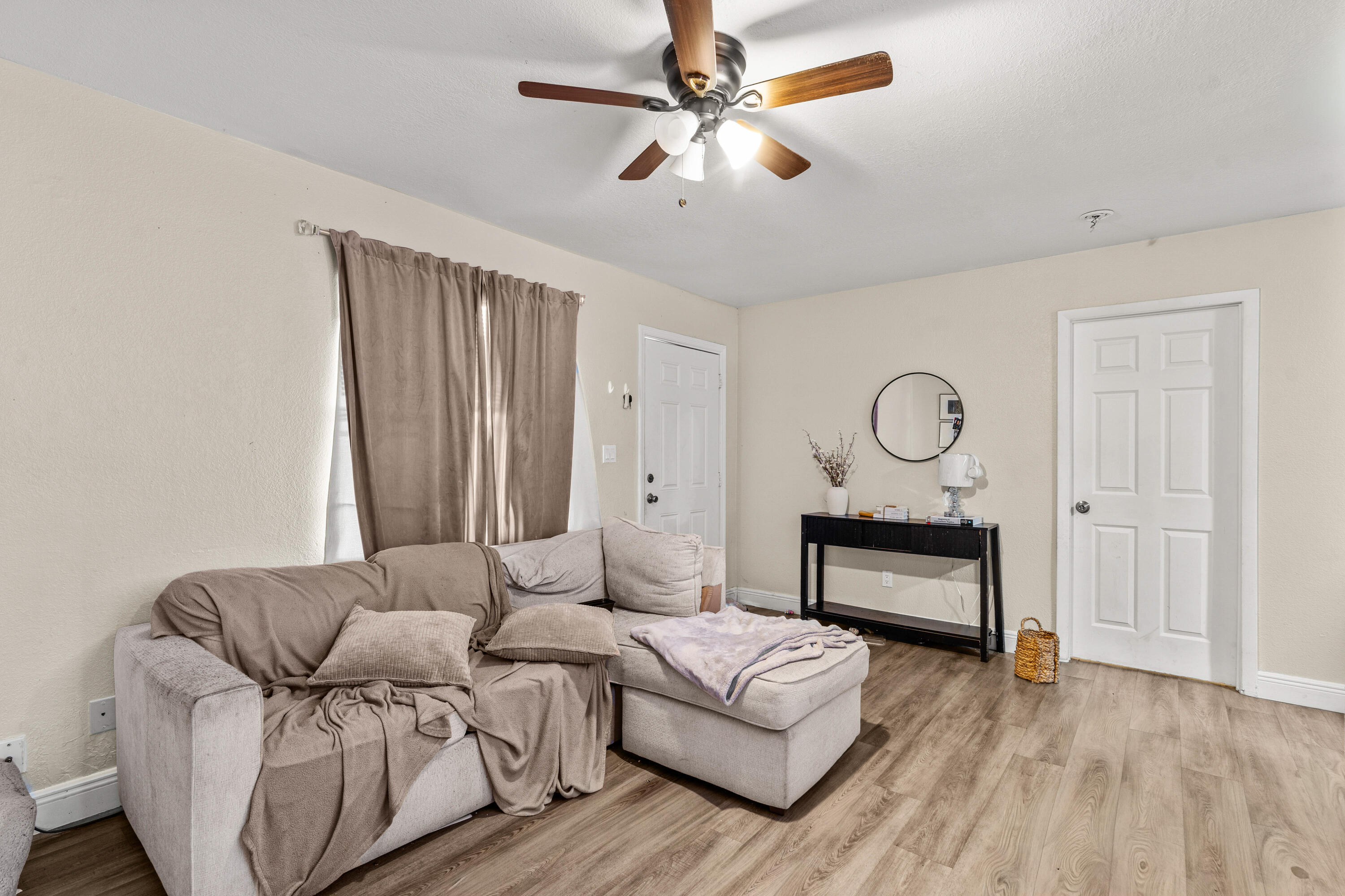 1205 Ave K