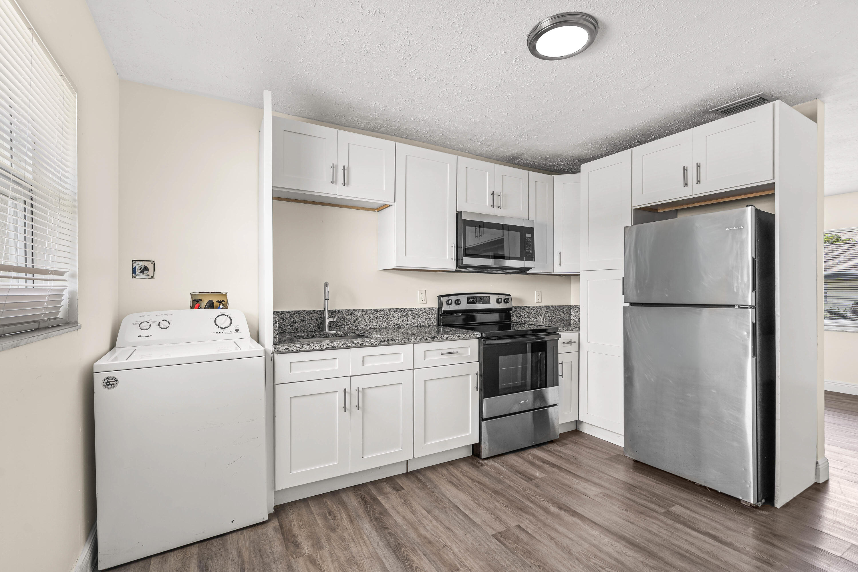 1205 Ave K