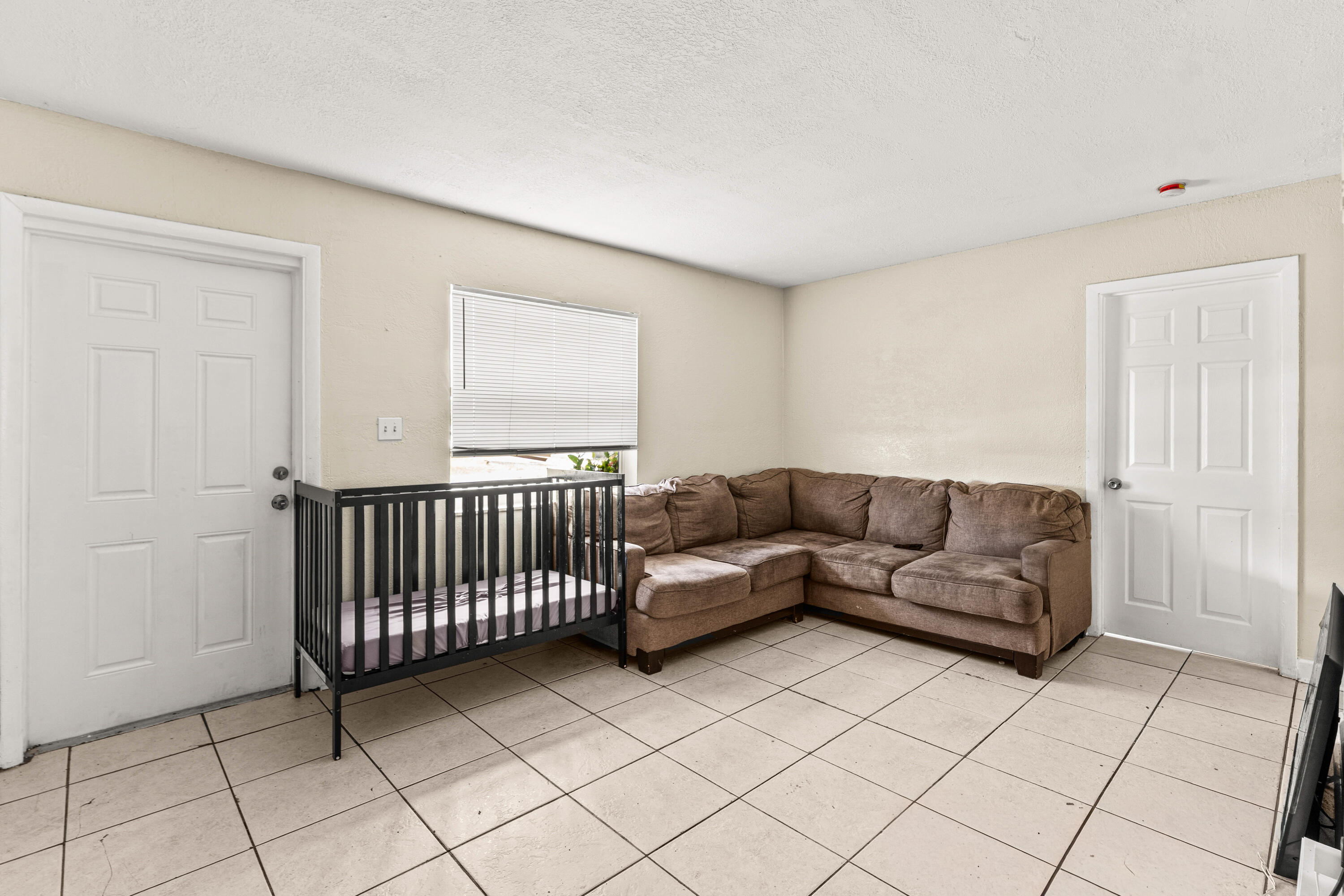 1205 Ave K