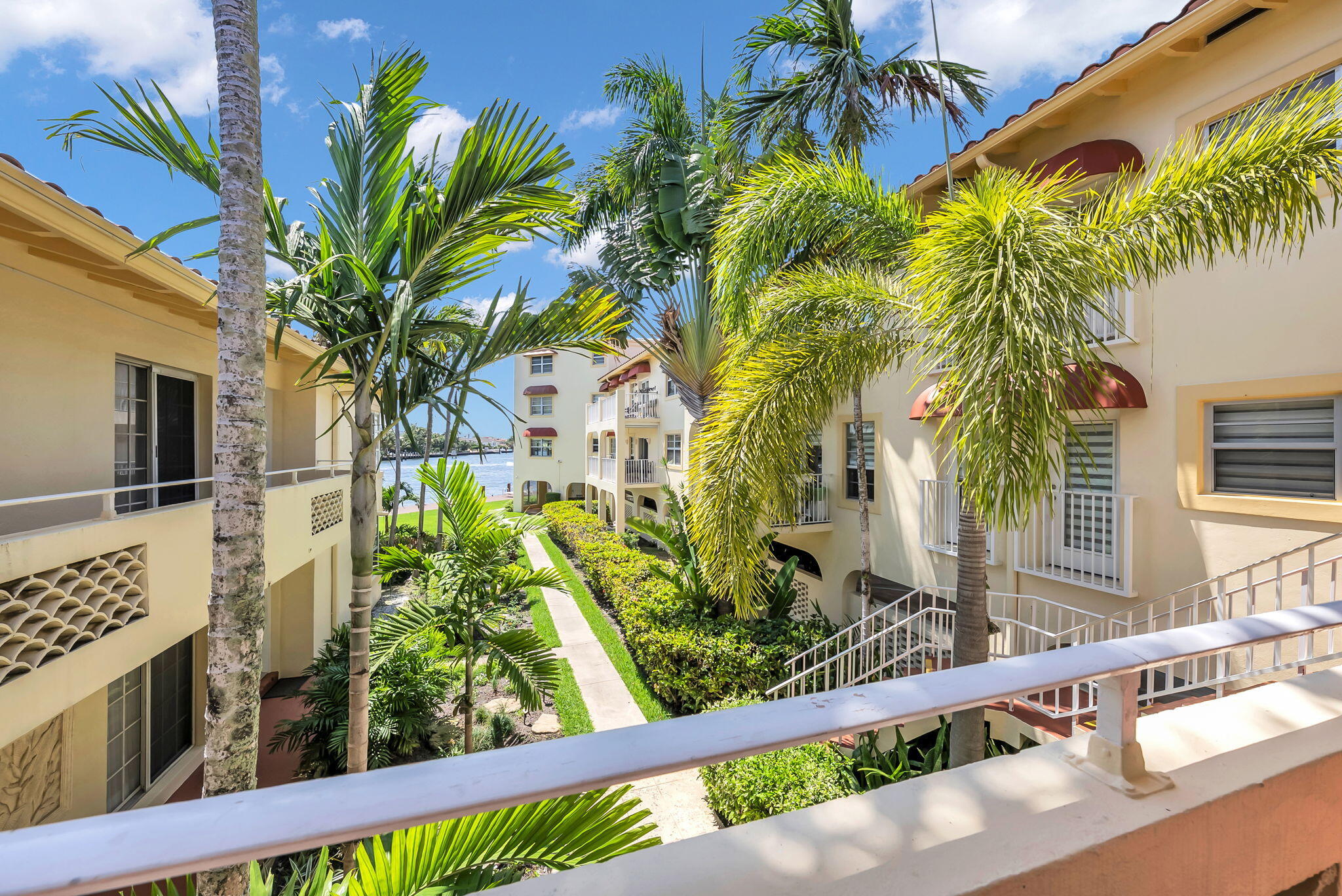 341 N Birch Road Unit 206