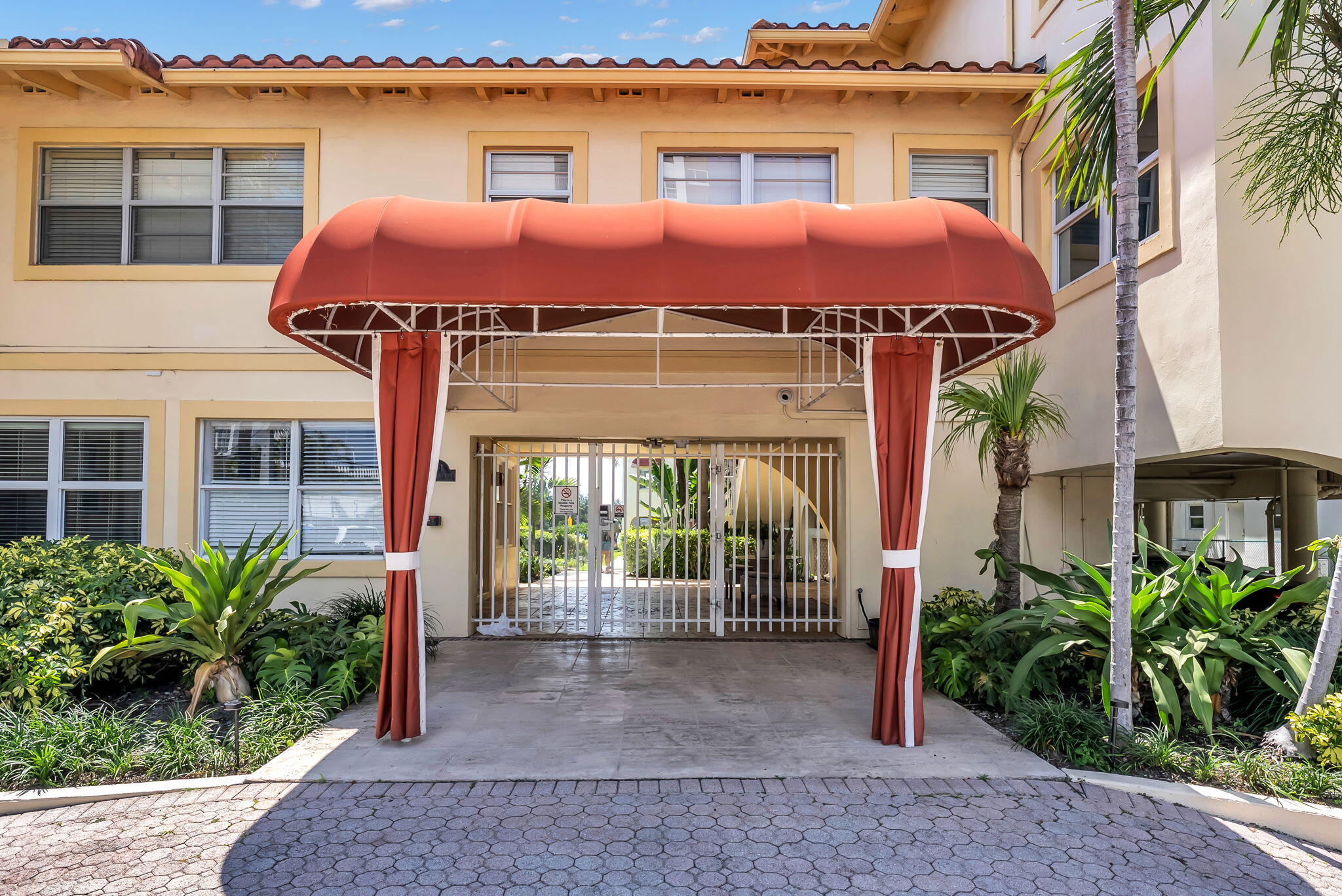 341 N Birch Road Unit 206