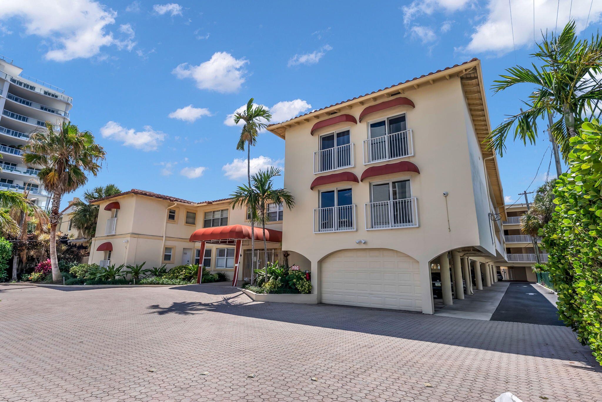 341 N Birch Road Unit 206