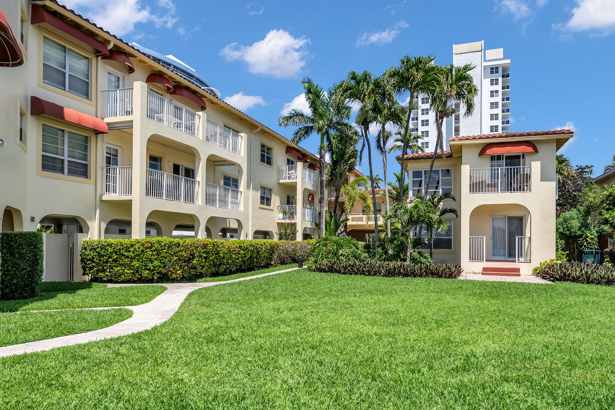 341 N Birch Road Unit 206