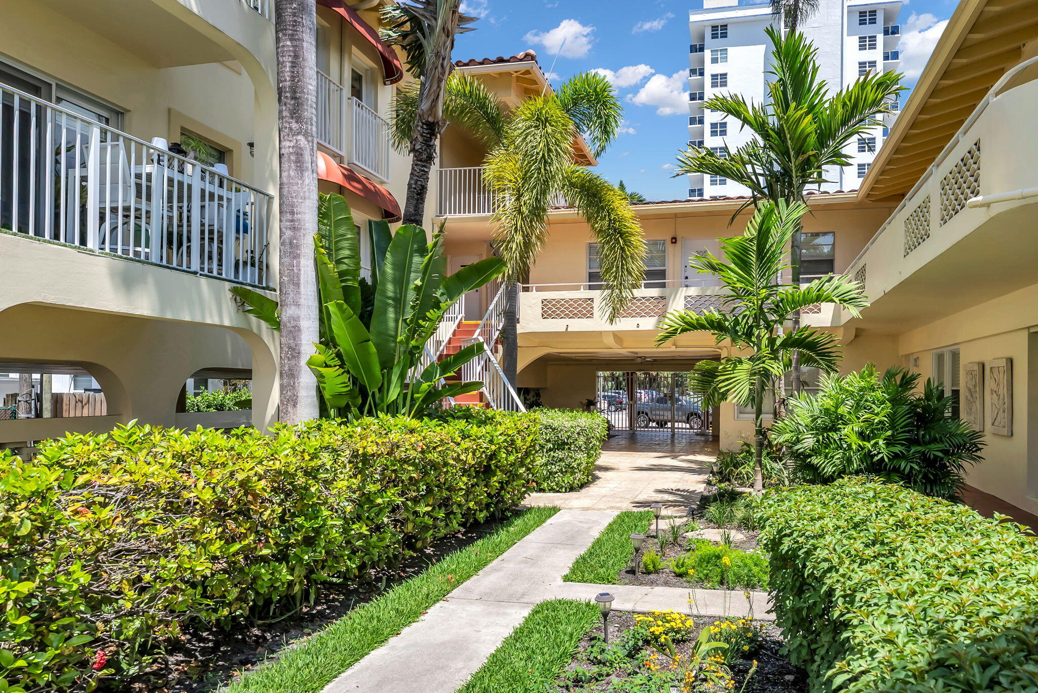 341 N Birch Road Unit 206