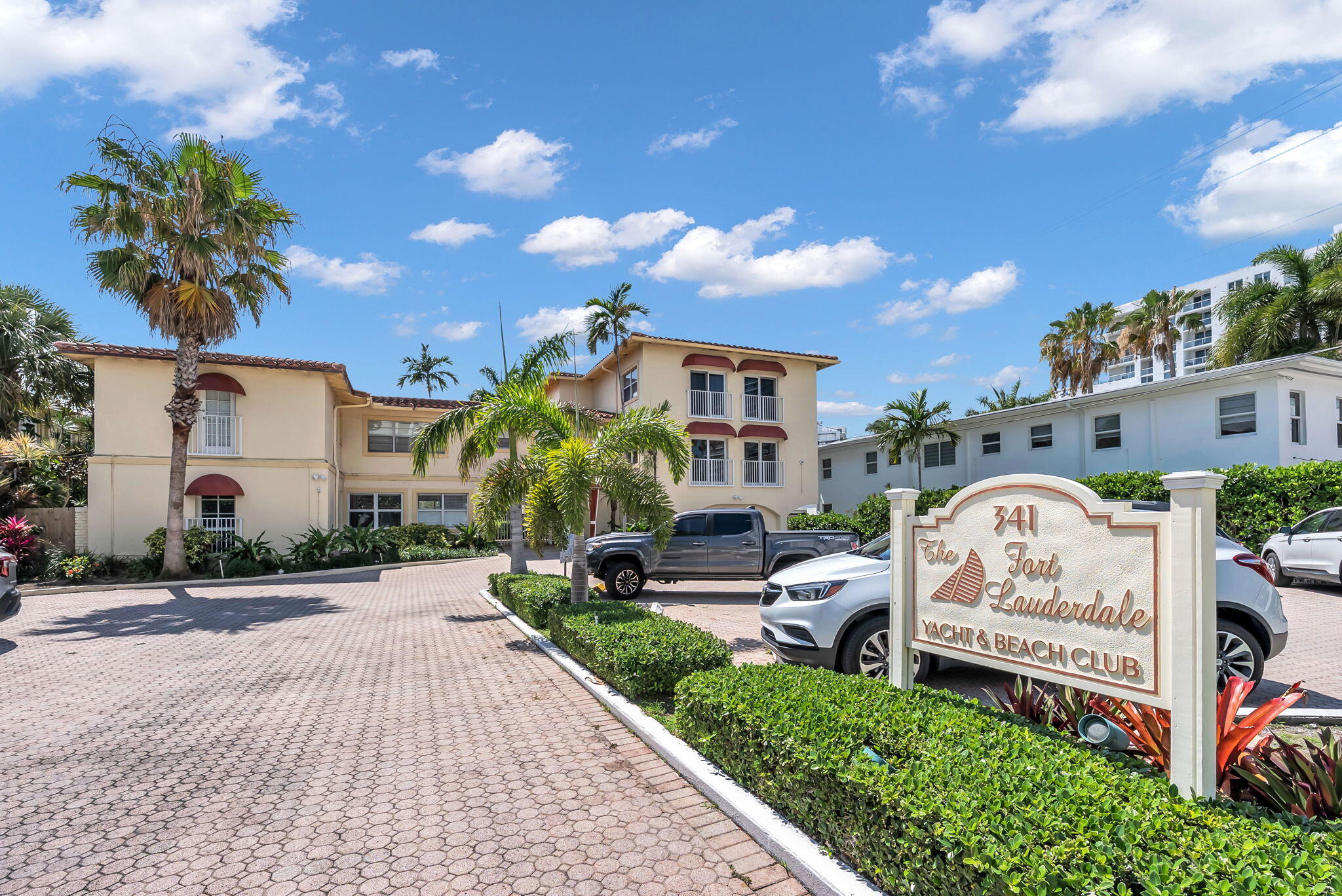 341 N Birch Road Unit 206